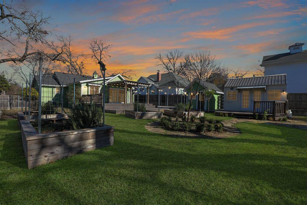 Mckinney, TX 75069,909 W Hunt Street