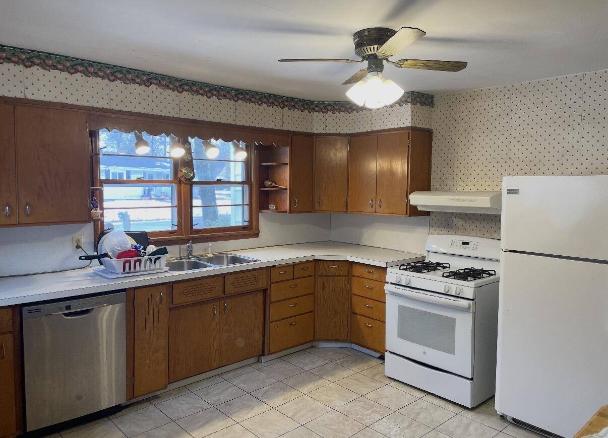 Muskegon, MI 49442,818 Clark ST