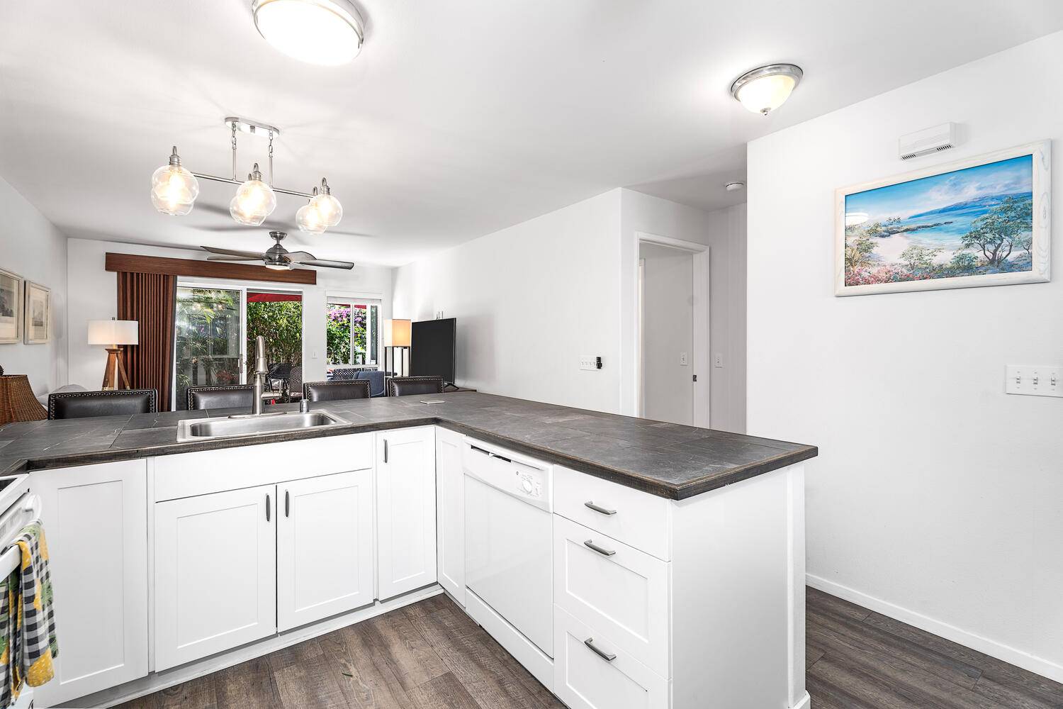 Kailua-kona, HI 96740,75-6081 ALII DR #T102