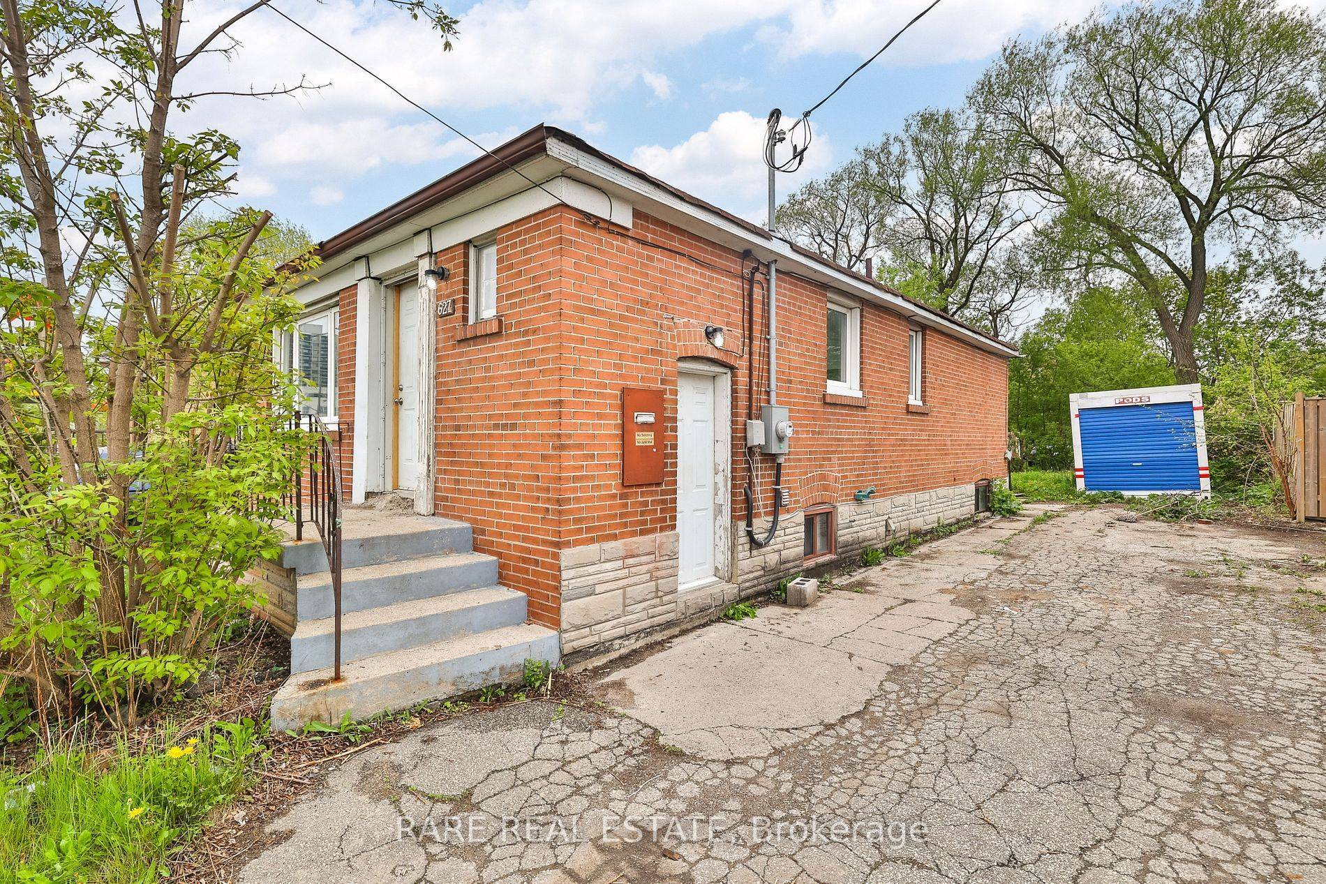 Toronto C06, ON M3H 2S3,627 Sheppard AVE W #Basement