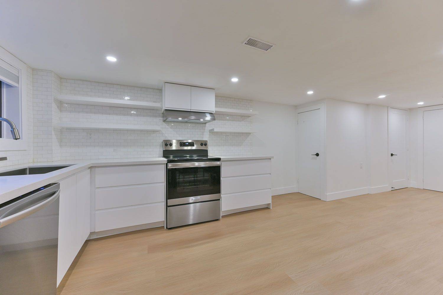 Toronto C01, ON M6J 2H9,25 Palmerston AVE #Bsmt