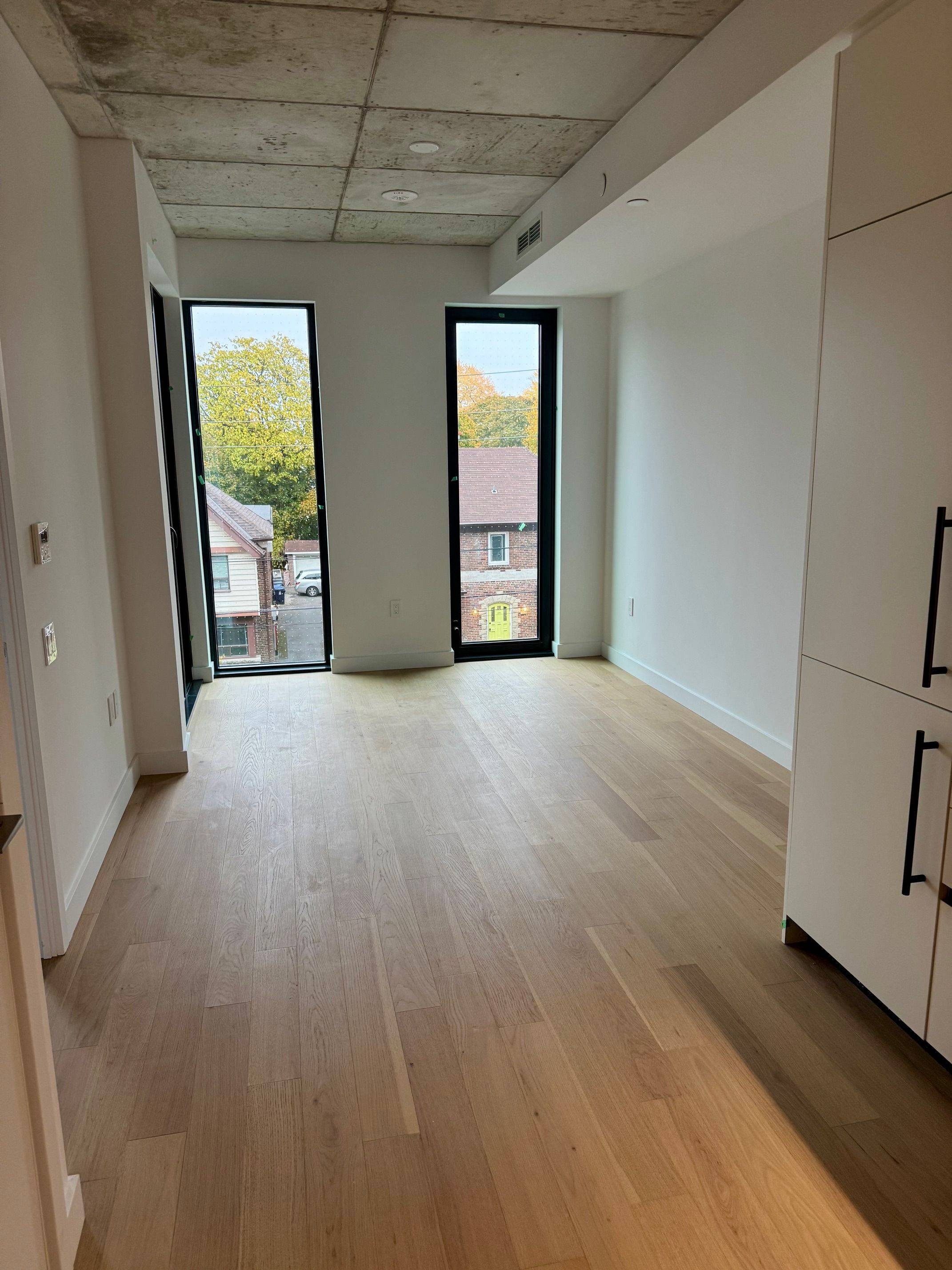 Toronto C10, ON M4G 3C4,1720 Bayview AVE N #301