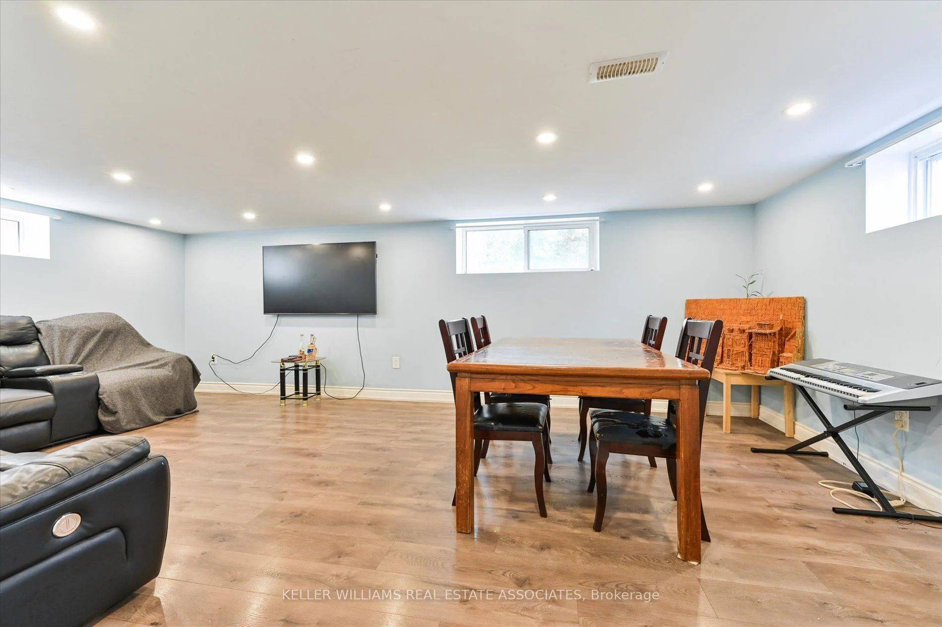 Toronto E09, ON M1J 2T2,34 Shier DR #Bsmt