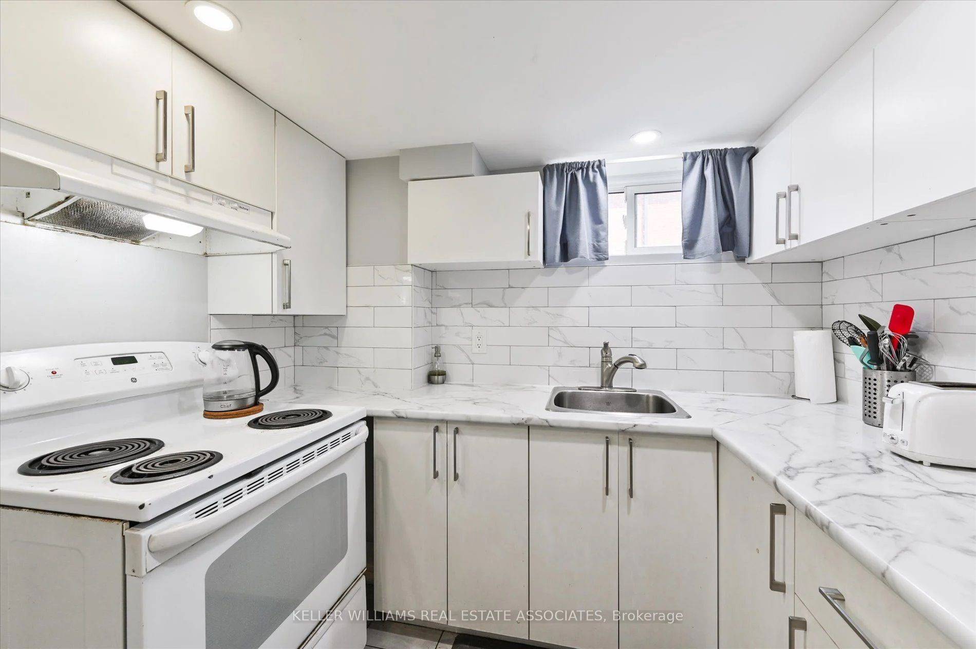 Toronto E09, ON M1J 2T2,34 Shier DR #Bsmt