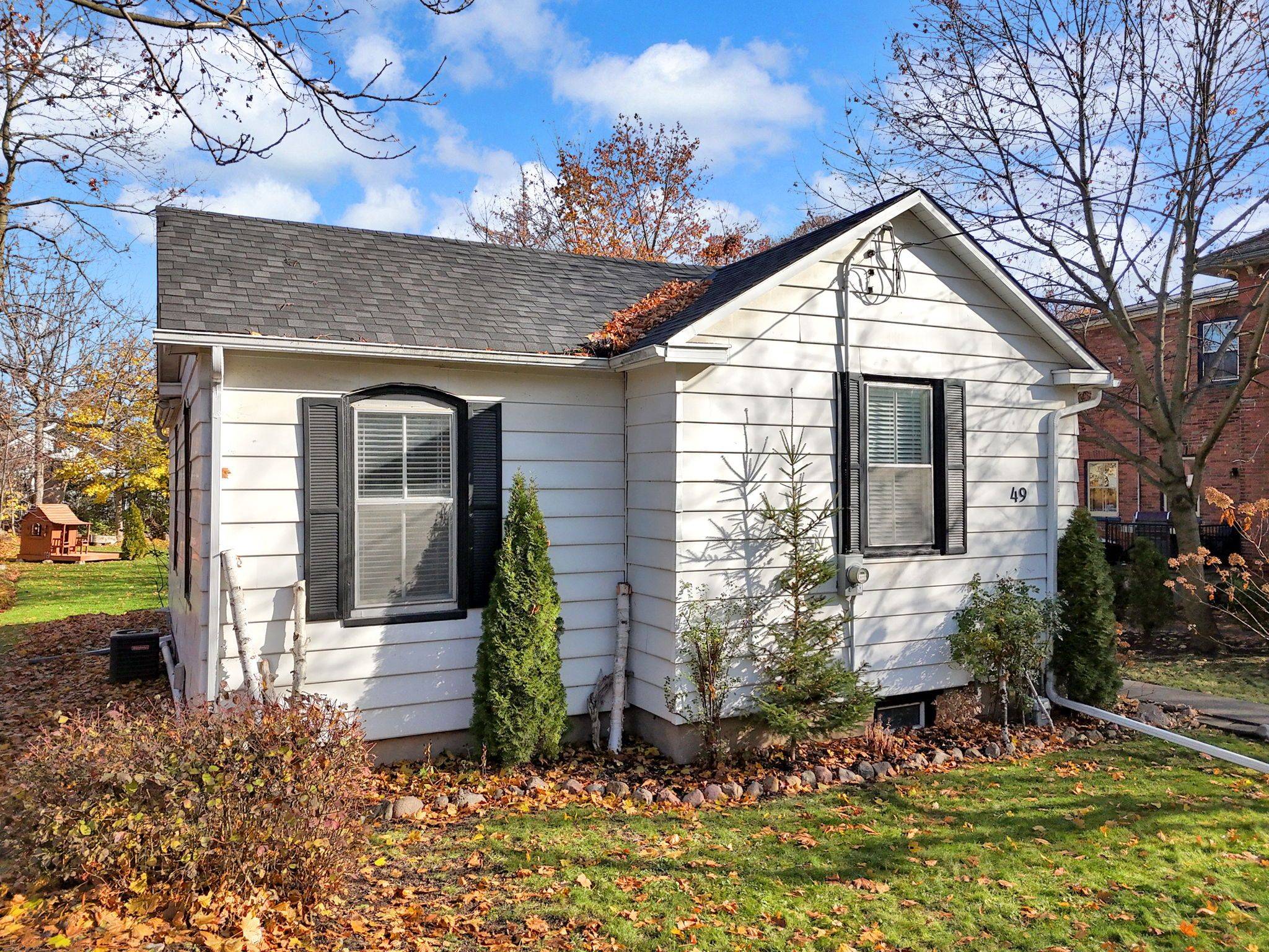 Clarington, ON L1C 2Y2,49 Centre ST