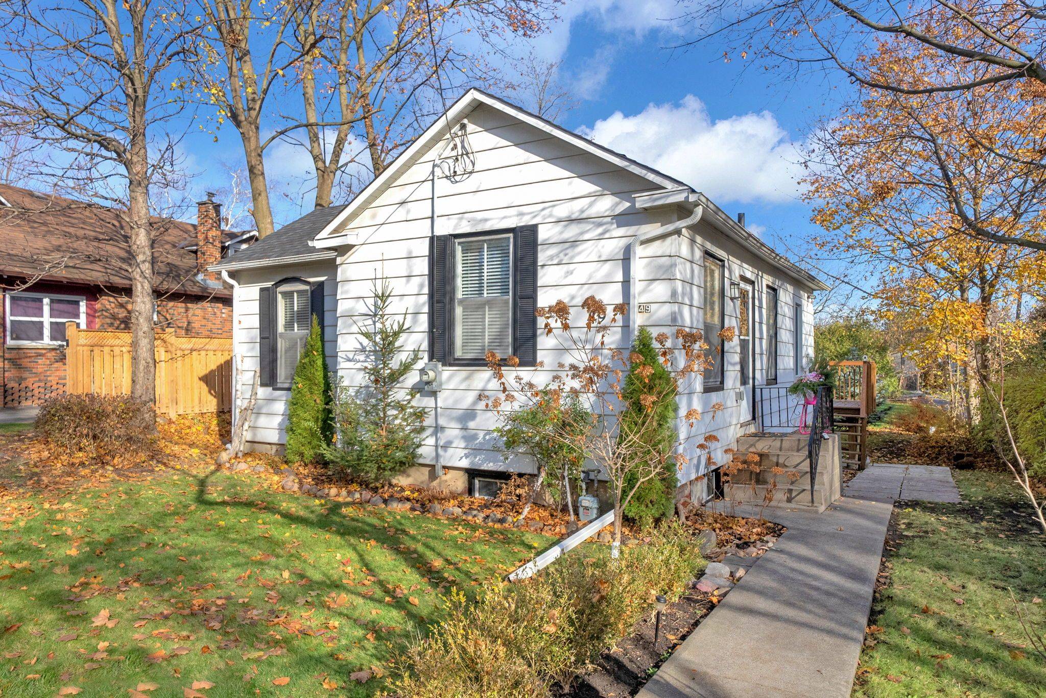 Clarington, ON L1C 2Y2,49 Centre ST