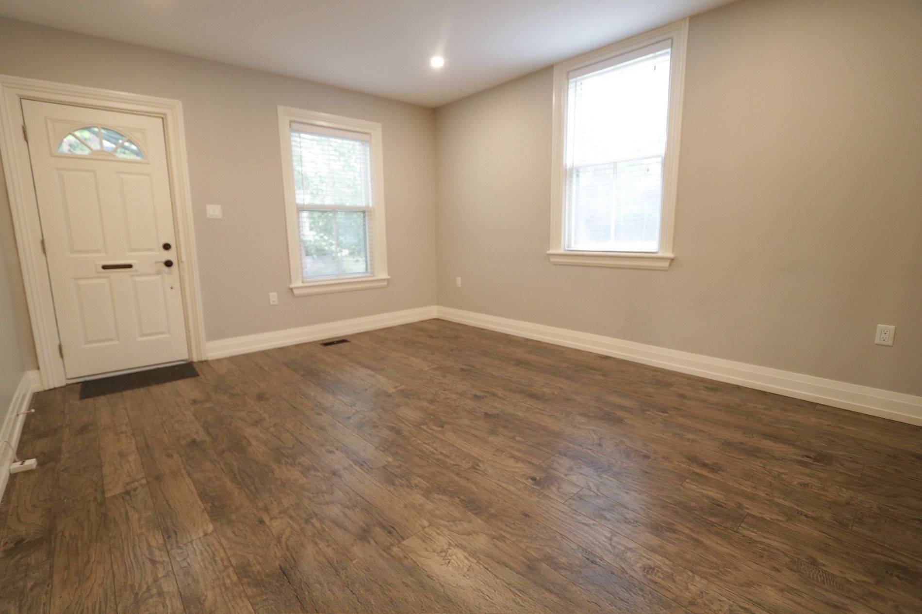 Clarington, ON L1C 2Y2,49 Centre ST