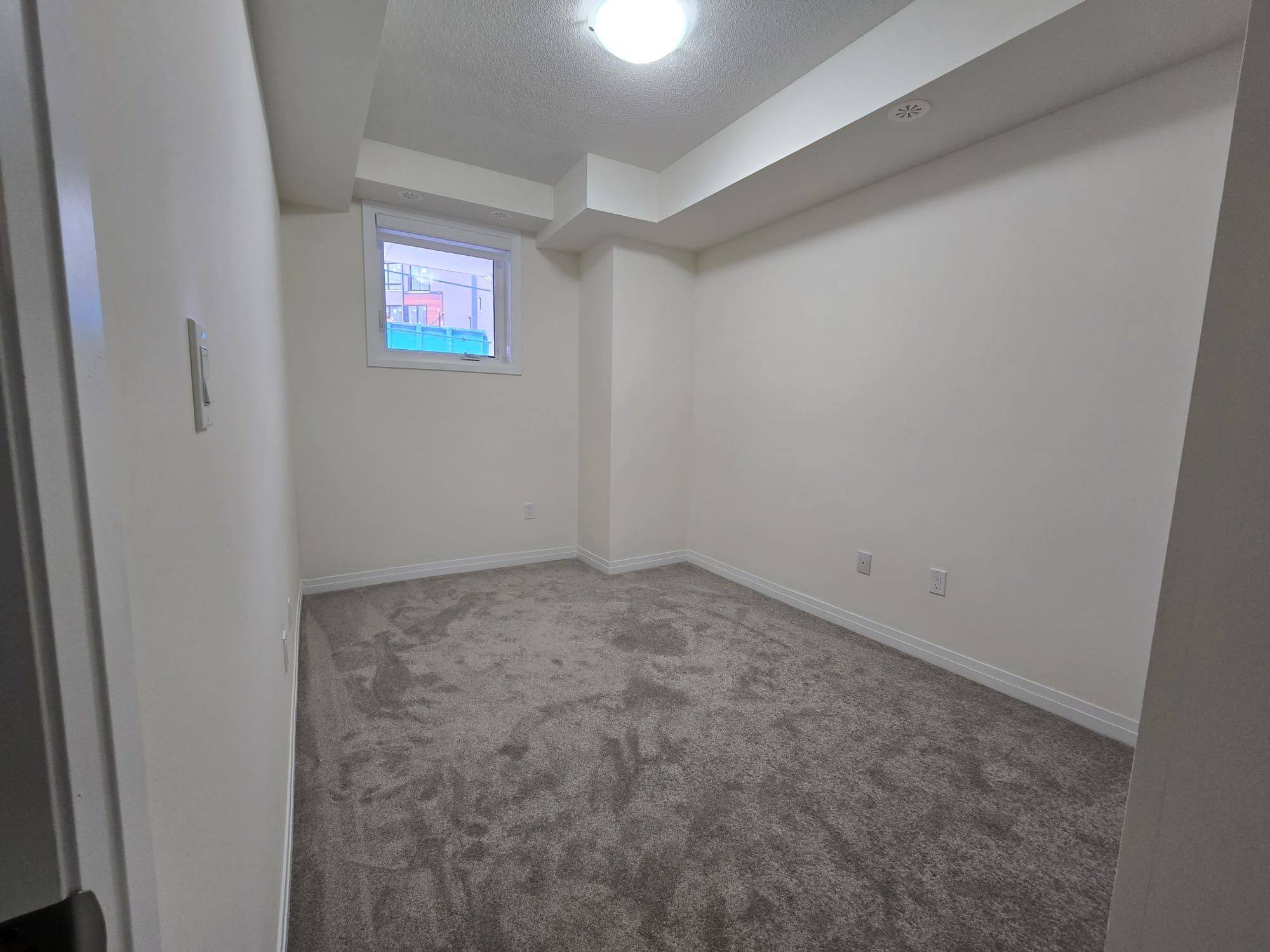 Toronto E11, ON M1B 0E8,35 Priya LN #13