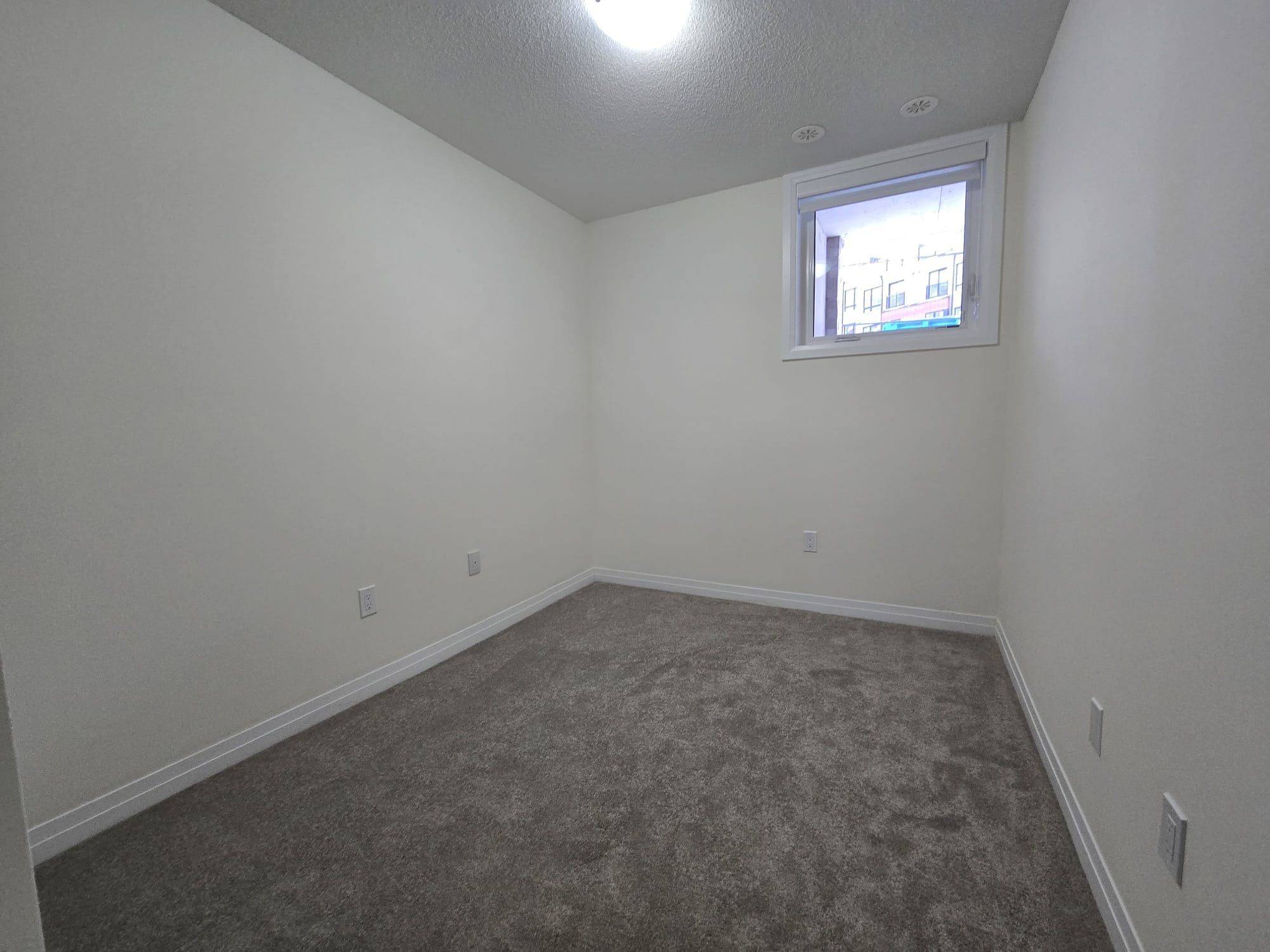 Toronto E11, ON M1B 0E8,35 Priya LN #13