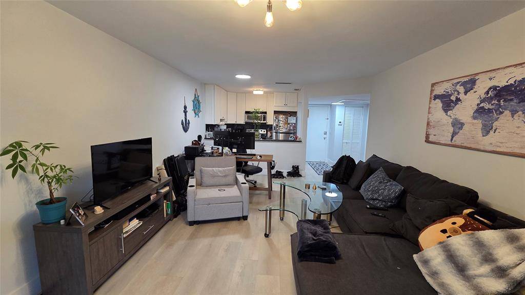 Pompano Beach, FL 33060,101 E Mcnab Rd #224