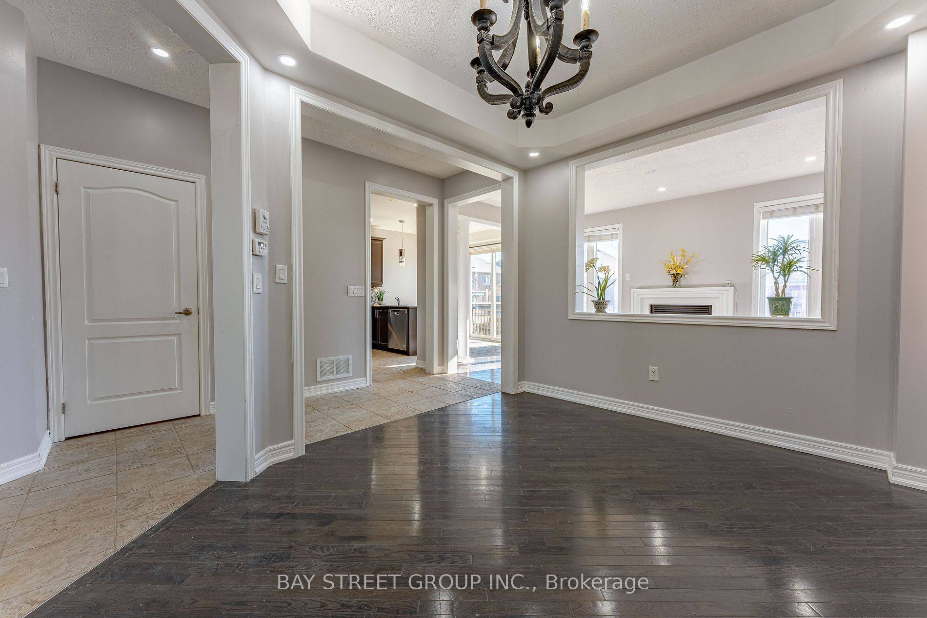 Newmarket, ON L3X 3K5,471 Kwapis BLVD