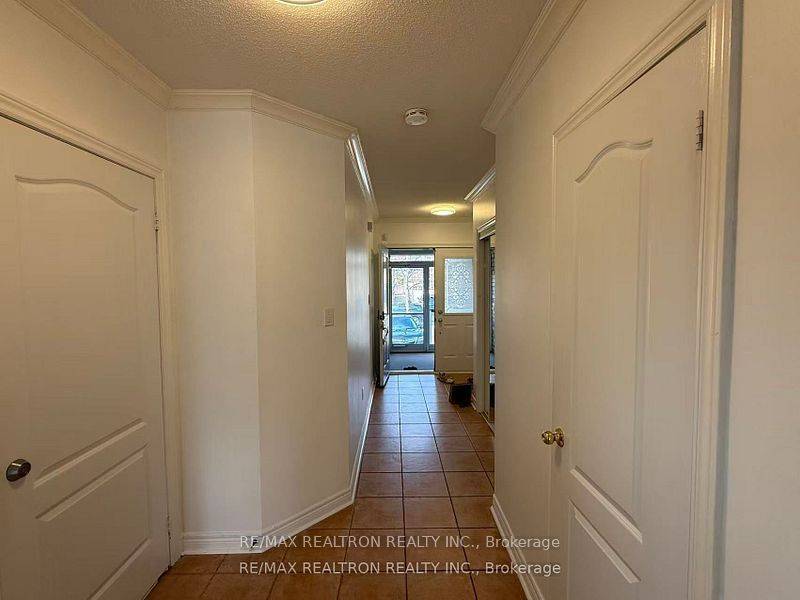 Newmarket, ON L3X 2S3,165 Warwick CRES #Main and Upper