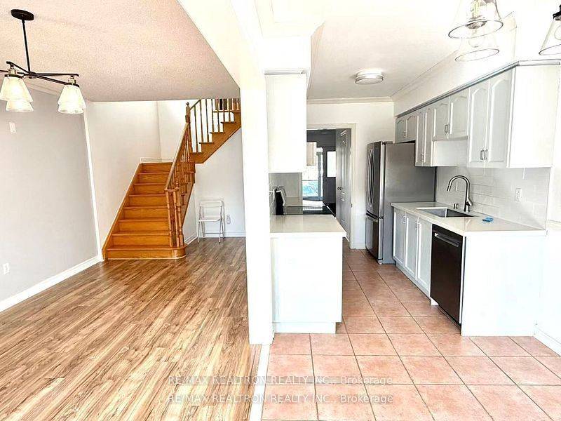 Newmarket, ON L3X 2S3,165 Warwick CRES #Main and Upper