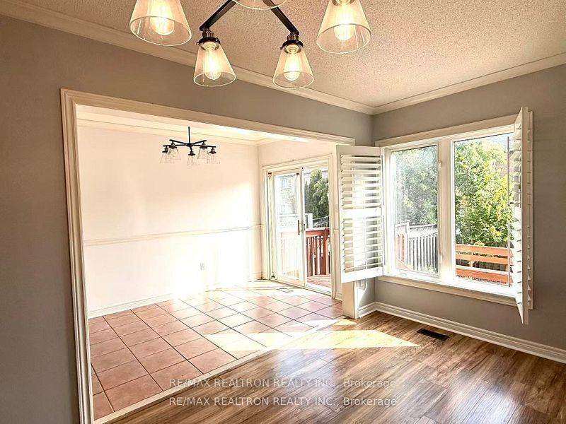 Newmarket, ON L3X 2S3,165 Warwick CRES #Main and Upper