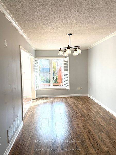 Newmarket, ON L3X 2S3,165 Warwick CRES #Main and Upper