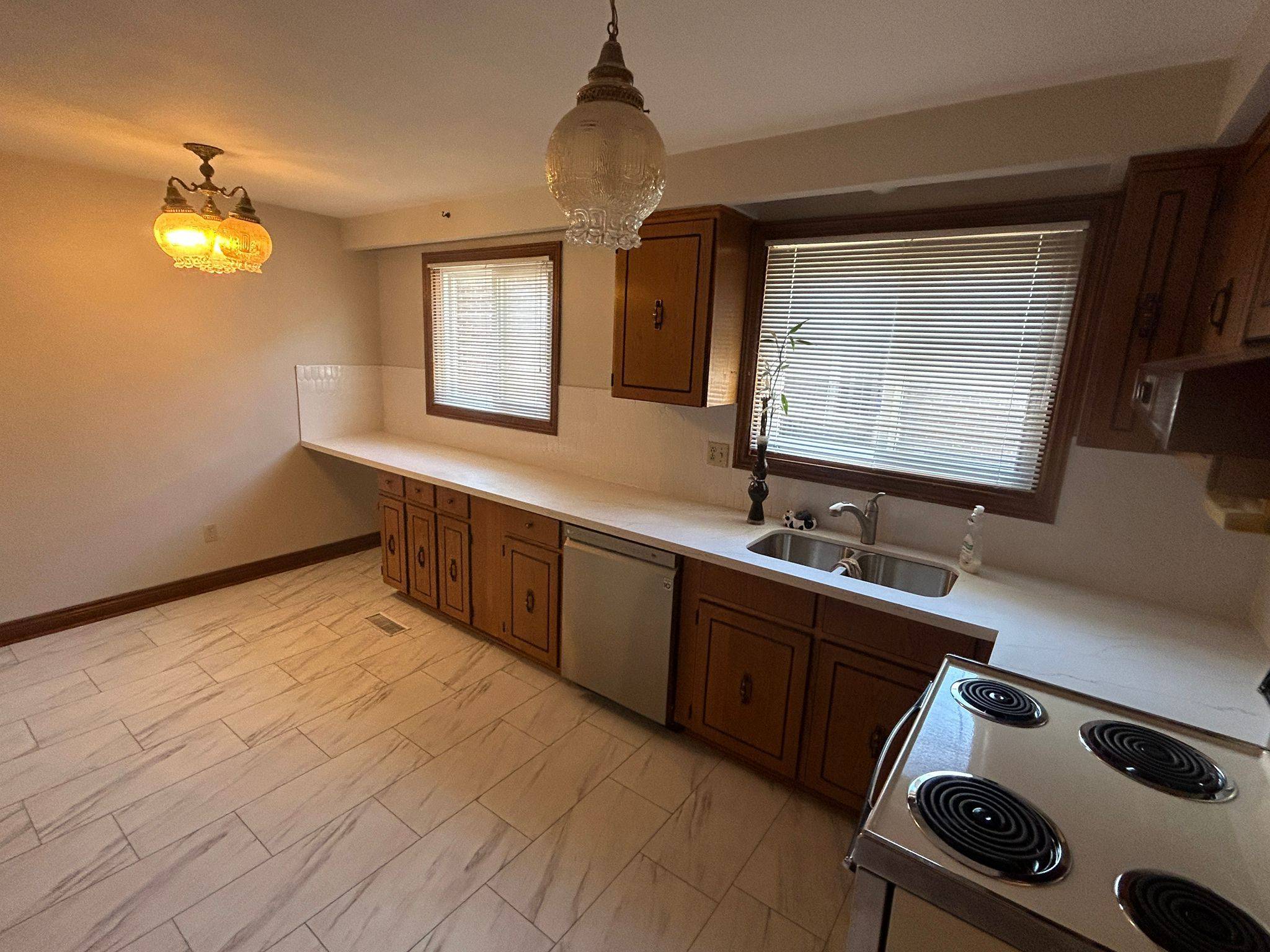 Vaughan, ON L4L 2G1,10 Moonstone PL #Upper