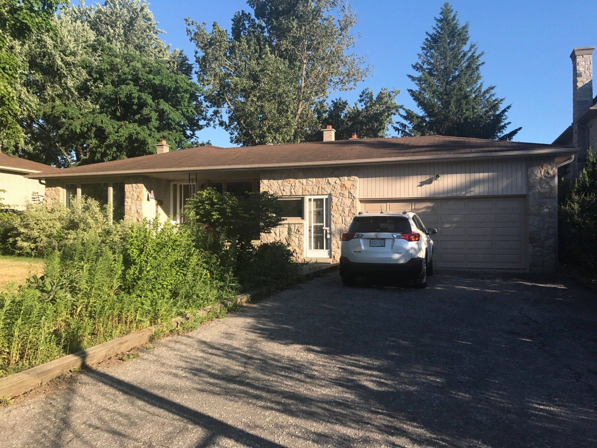 Richmond Hill, ON L4C 6L7,141 Garden AVE #Back