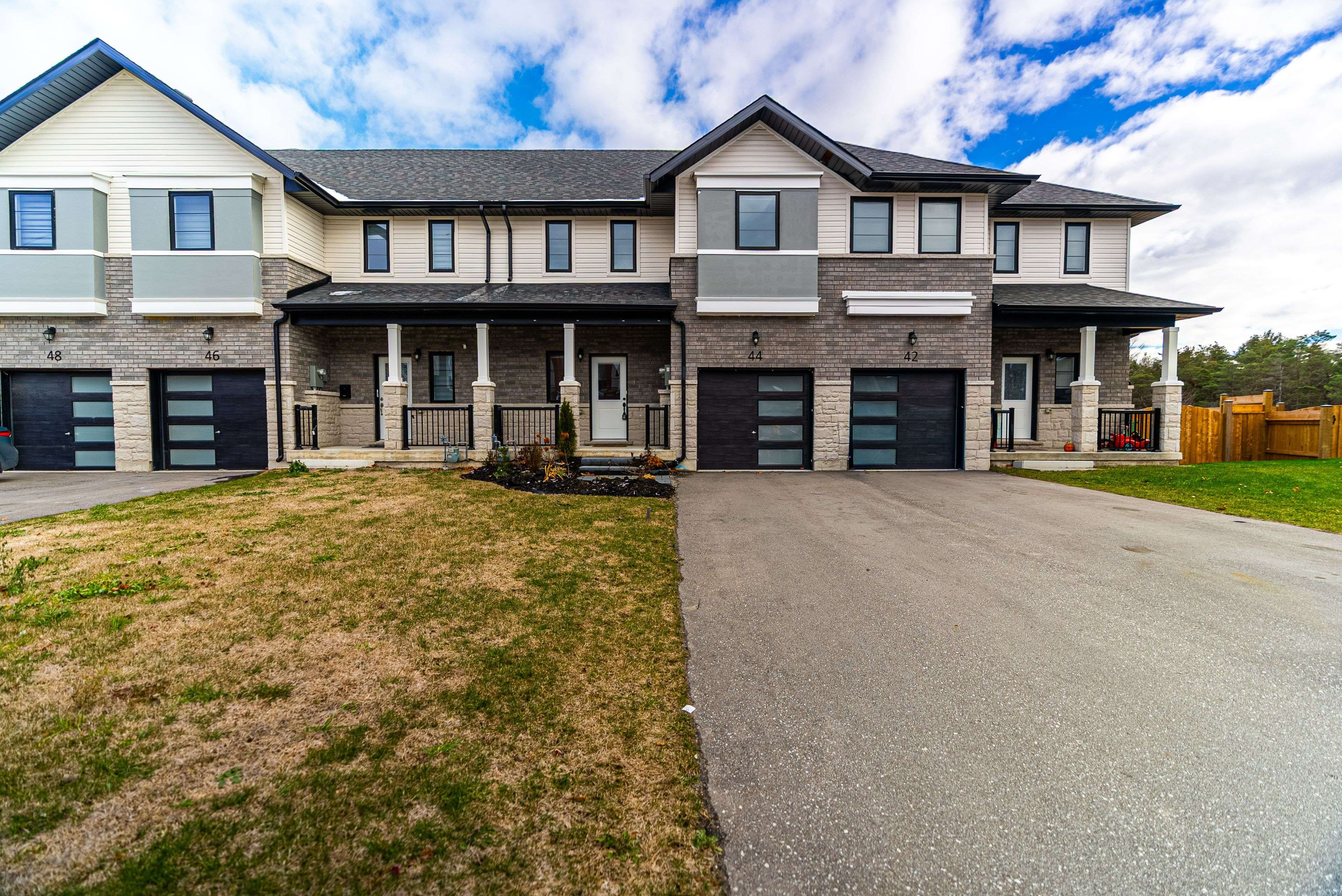 Penetanguishene, ON L9M 0W1,44 Lahey CRES