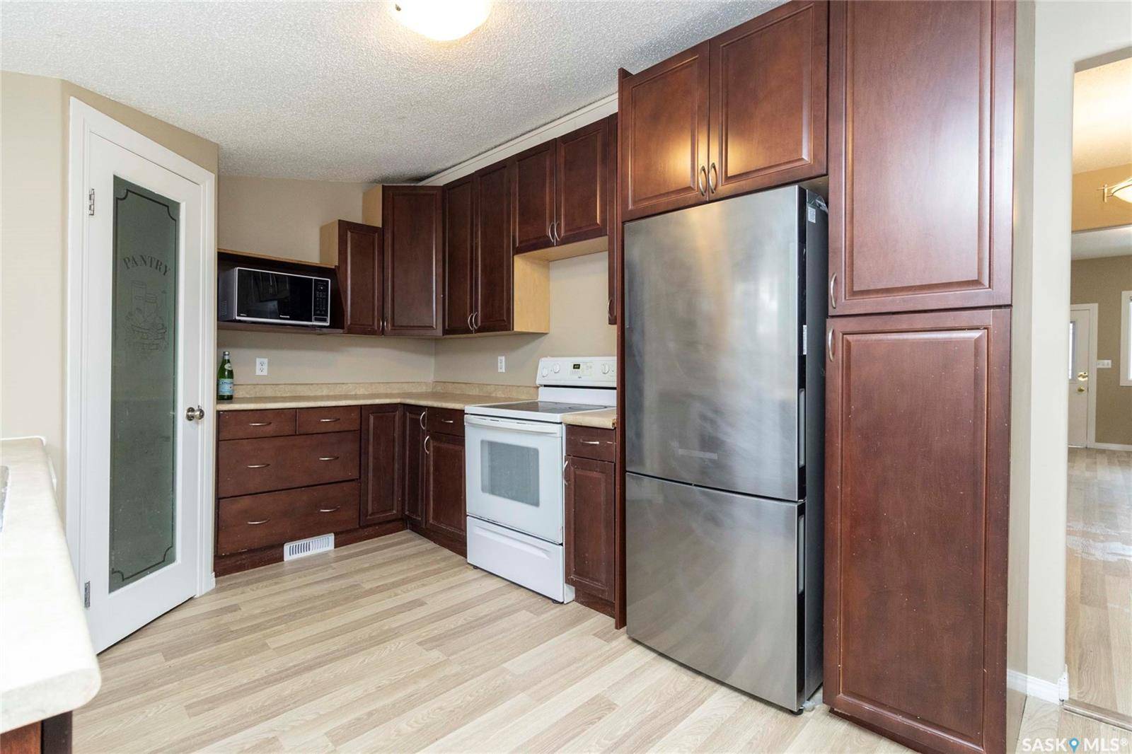 Saskatoon, SK S7M 3A1,325 S AVENUE S