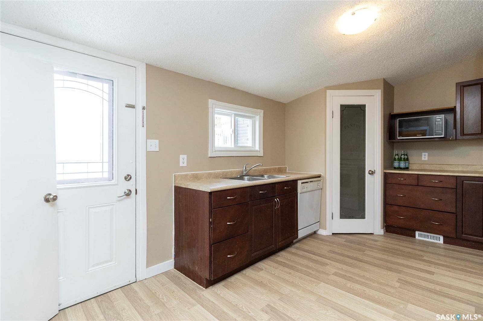 Saskatoon, SK S7M 3A1,325 S AVENUE S