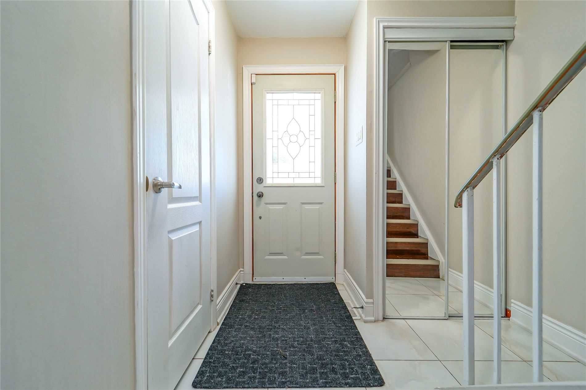 Brampton, ON L6S 1R5,7 Hollyhedge CT