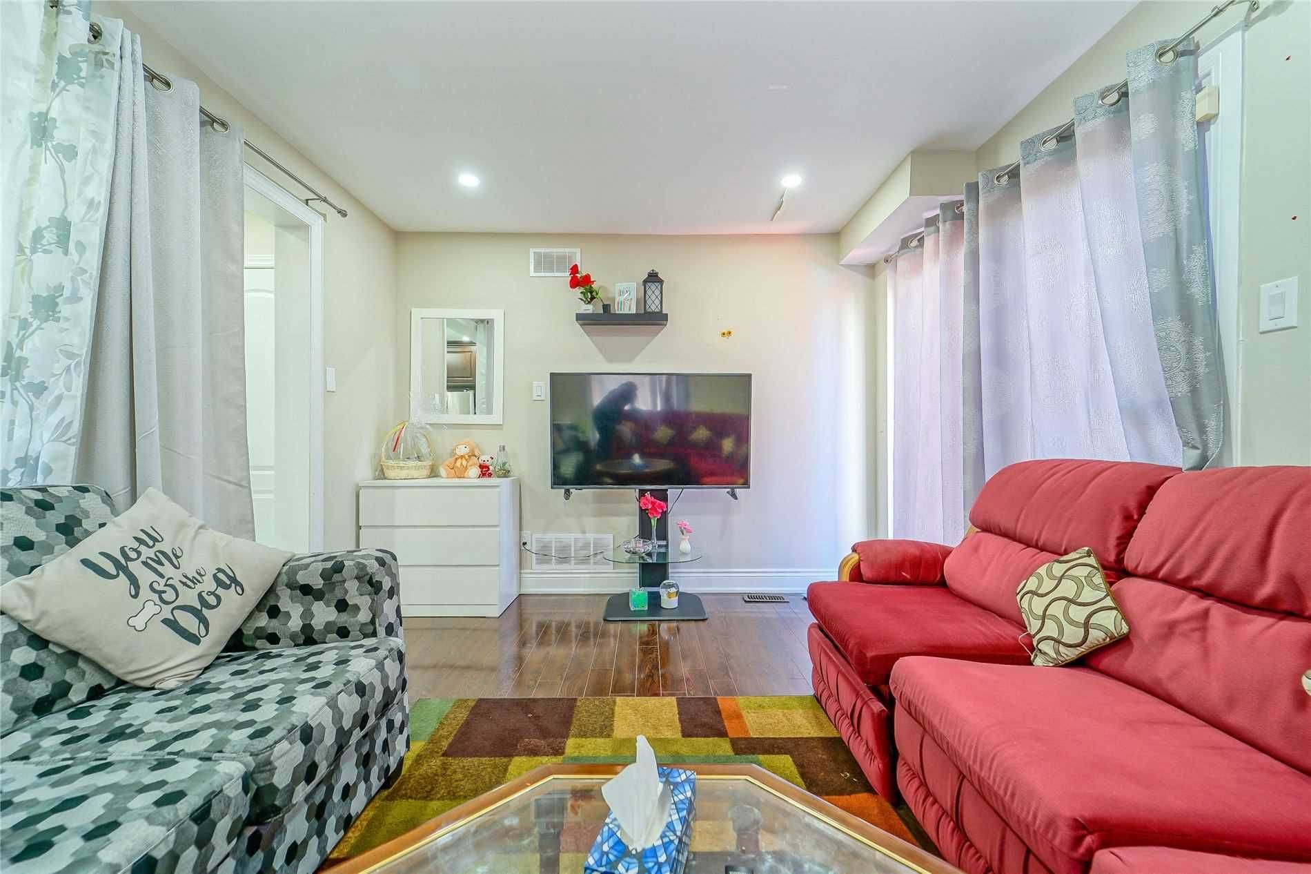 Brampton, ON L6S 1R5,7 Hollyhedge CT