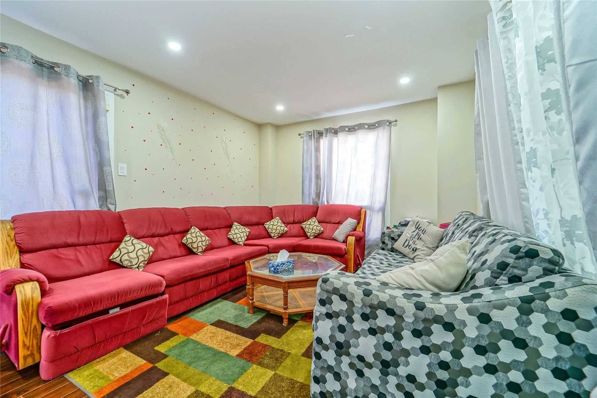 Brampton, ON L6S 1R5,7 Hollyhedge CT