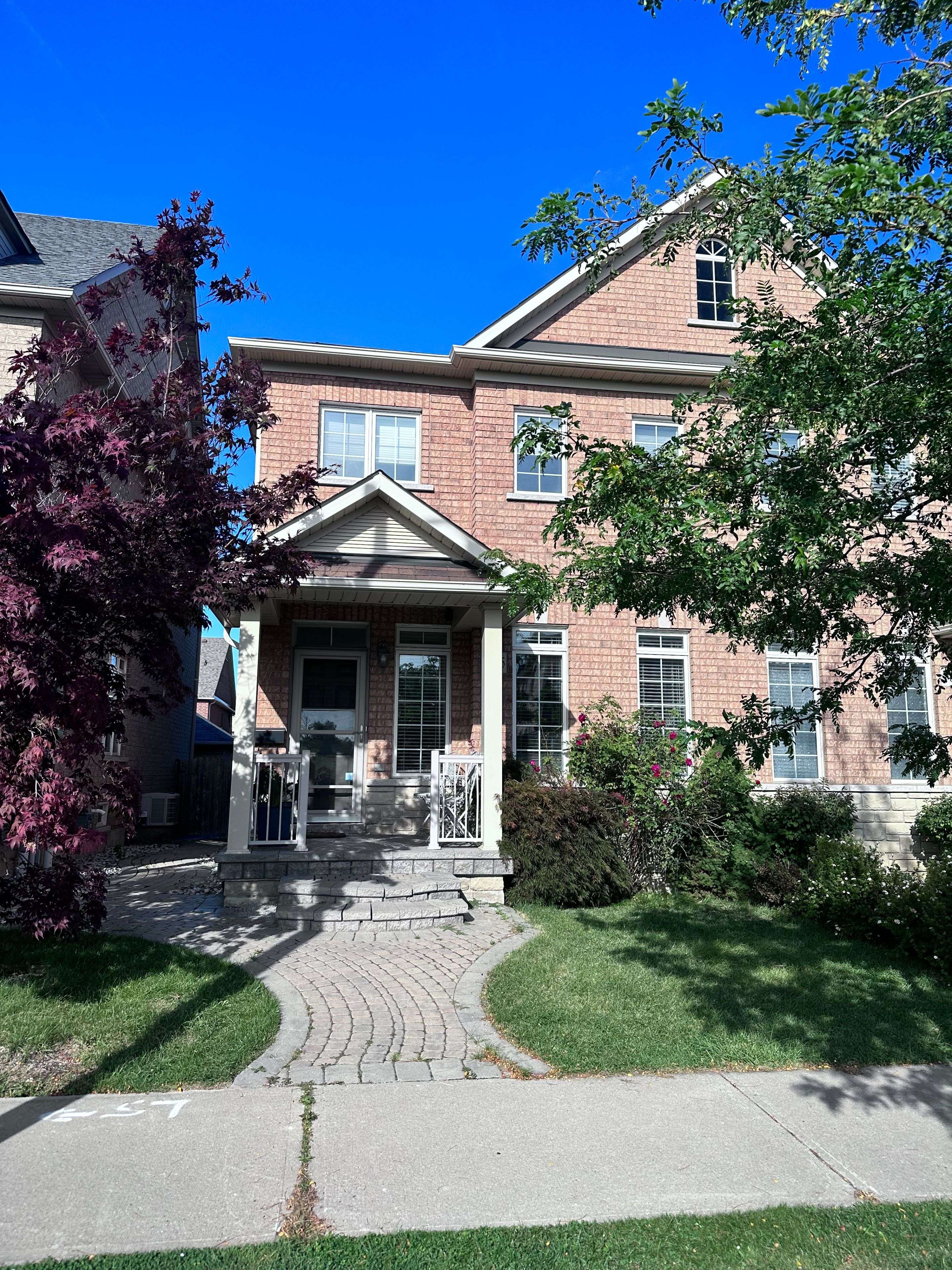 Mississauga, ON L5M 0G7,5405 Festival DR