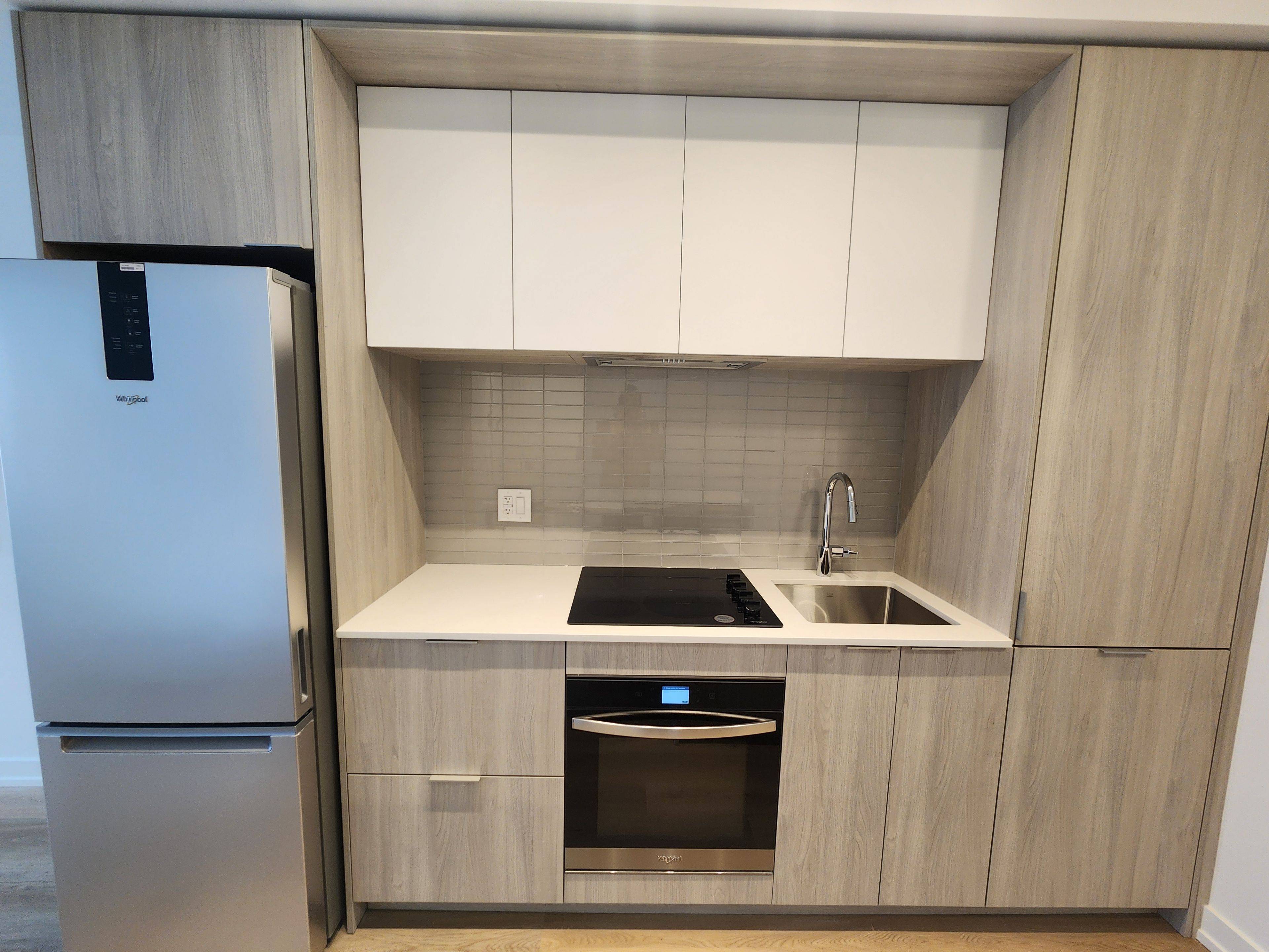 Mississauga, ON L5B 0P6,395 Square One DR #4305