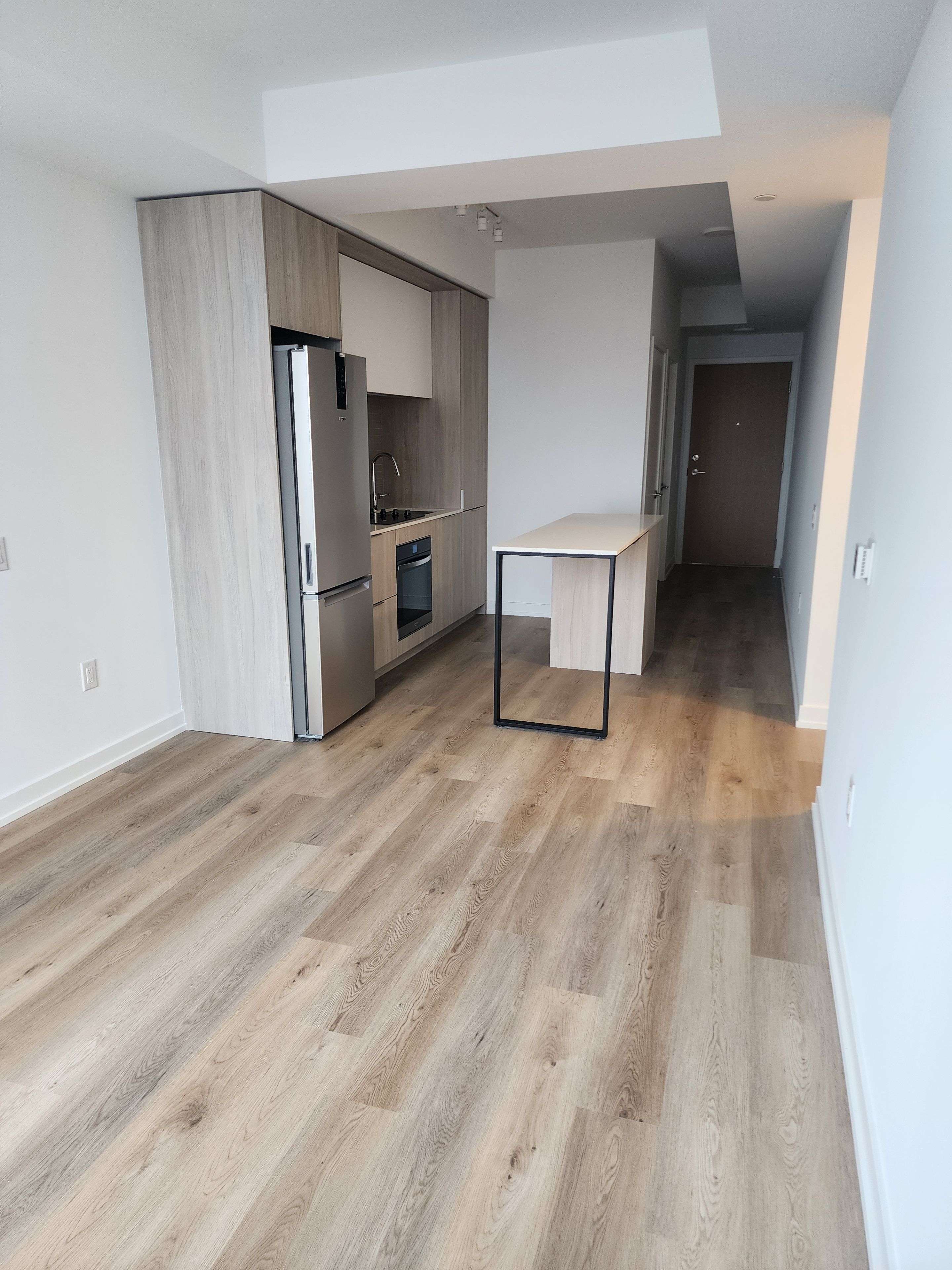 Mississauga, ON L5B 0P6,395 Square One DR #4305