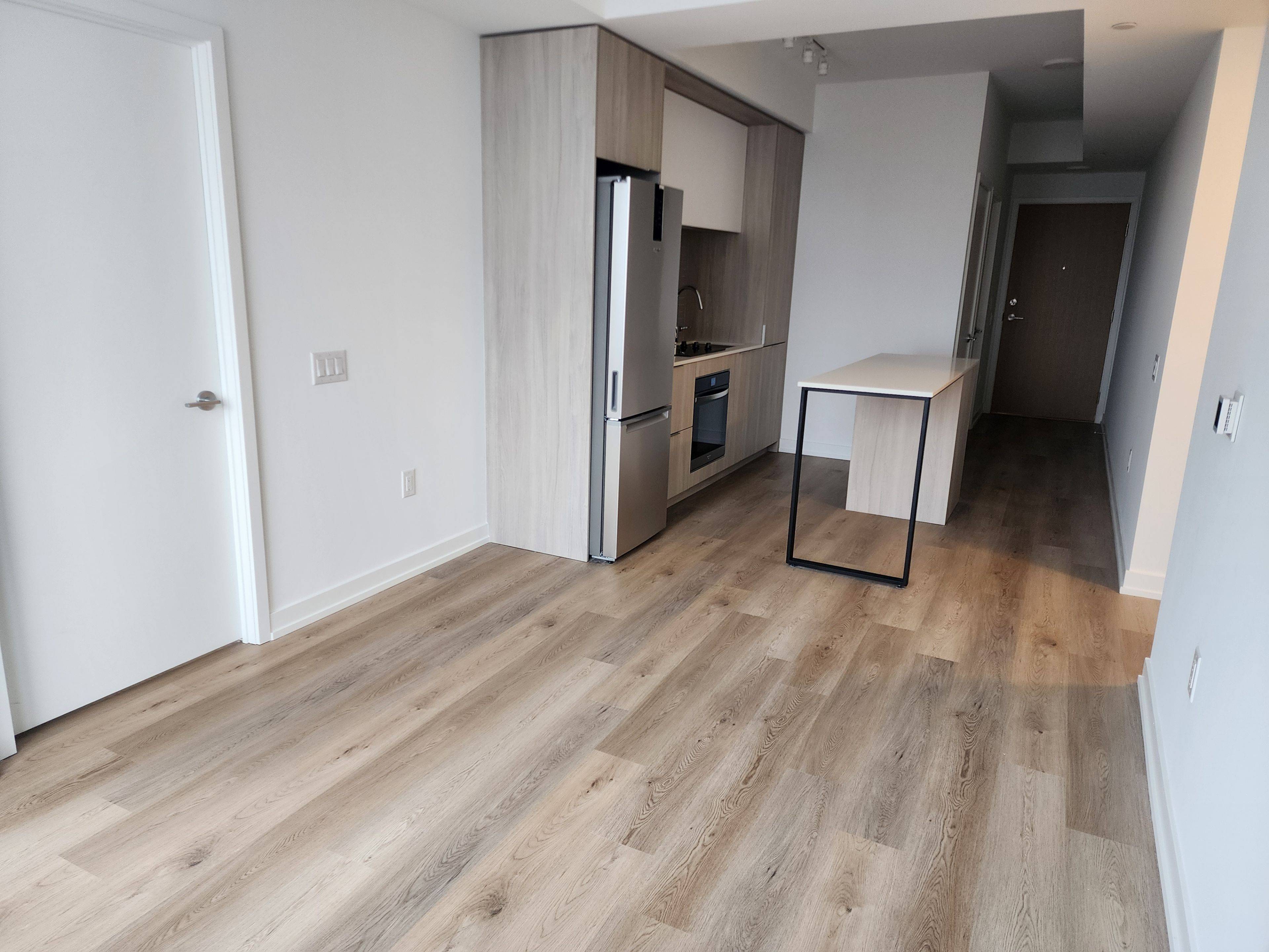 Mississauga, ON L5B 0P6,395 Square One DR #4305