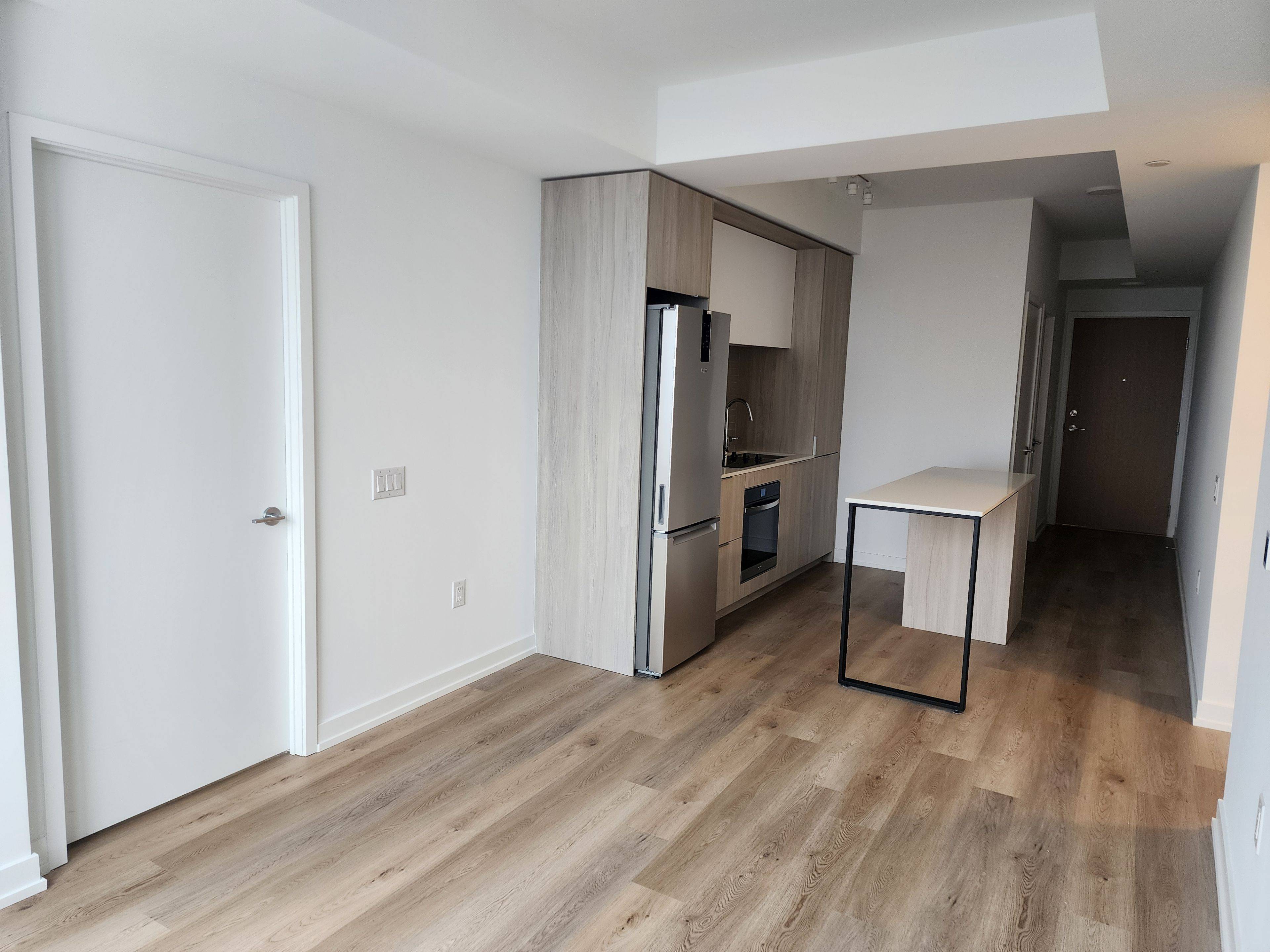 Mississauga, ON L5B 0P6,395 Square One DR #4305