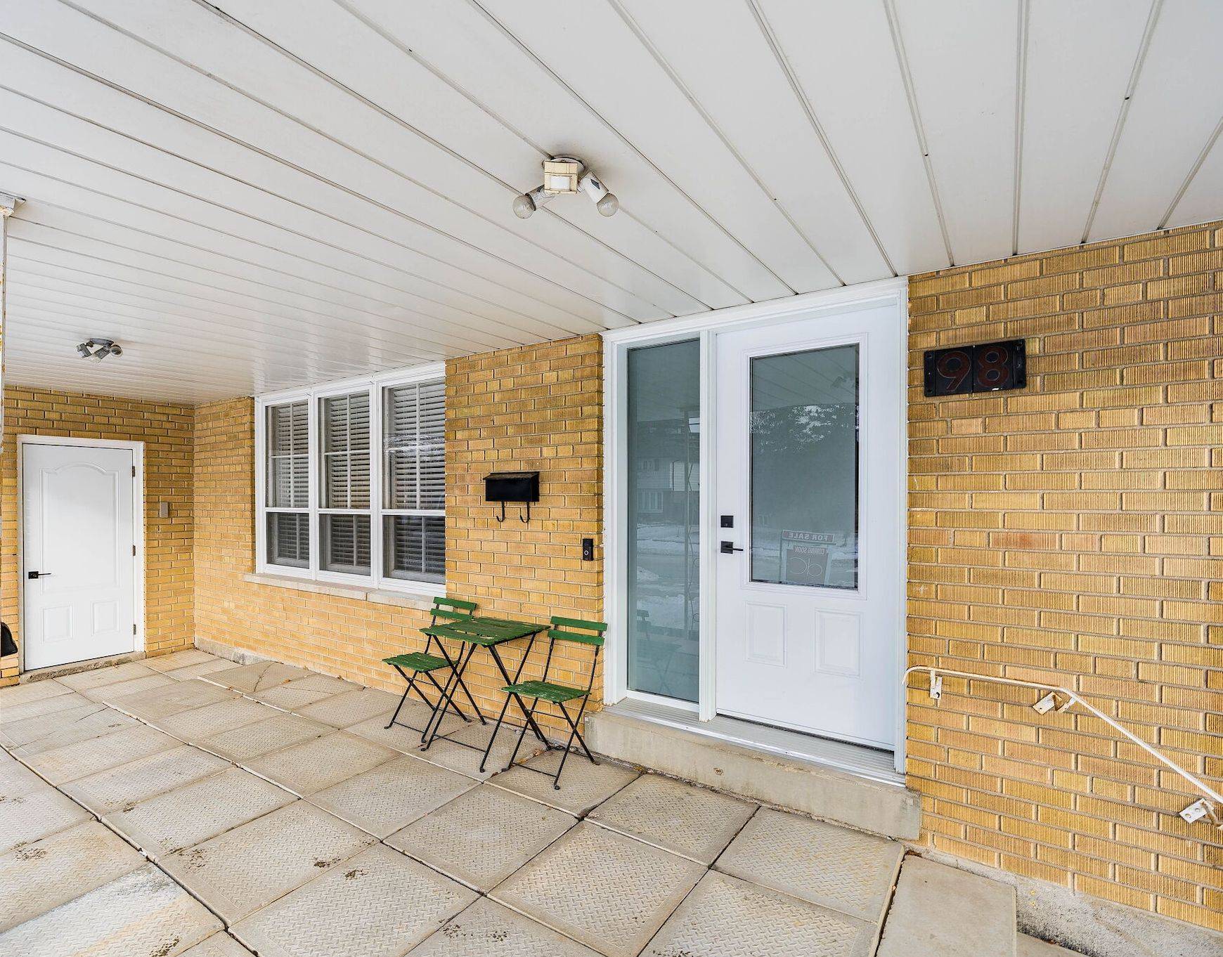 Toronto W10, ON M9V 2E1,98 Mount Olive DR