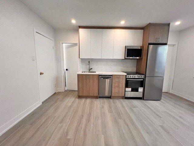 Toronto W04, ON M6E 2J9,1982 Eglinton AVE W #2