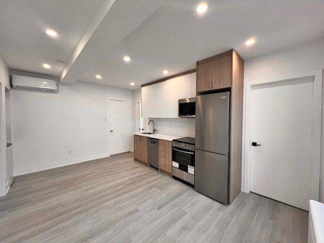 Toronto W04, ON M6E 2J9,1982 Eglinton AVE W #2