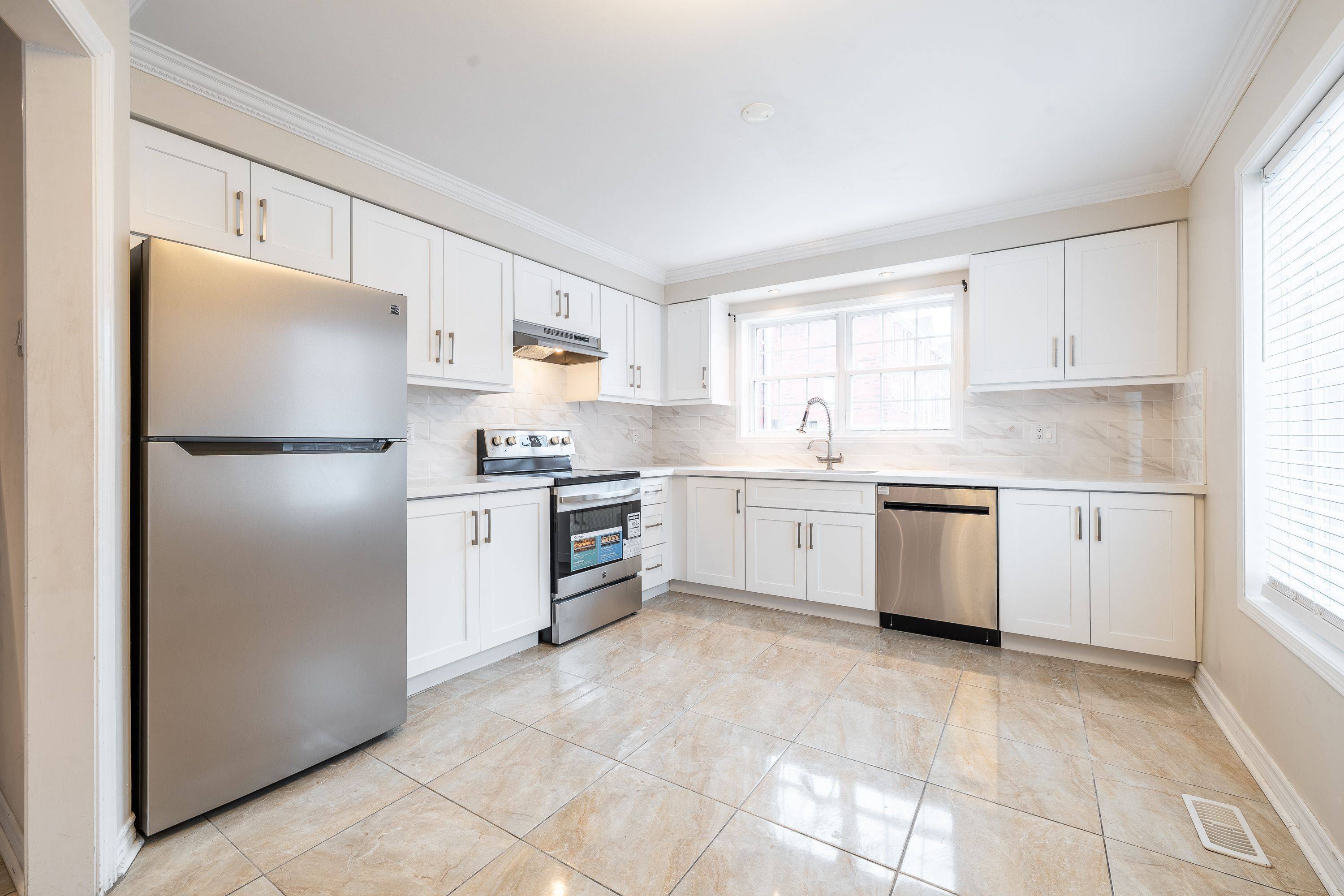 Mississauga, ON L5N 7T4,6860 Meadowvale Town Centre CIR #8