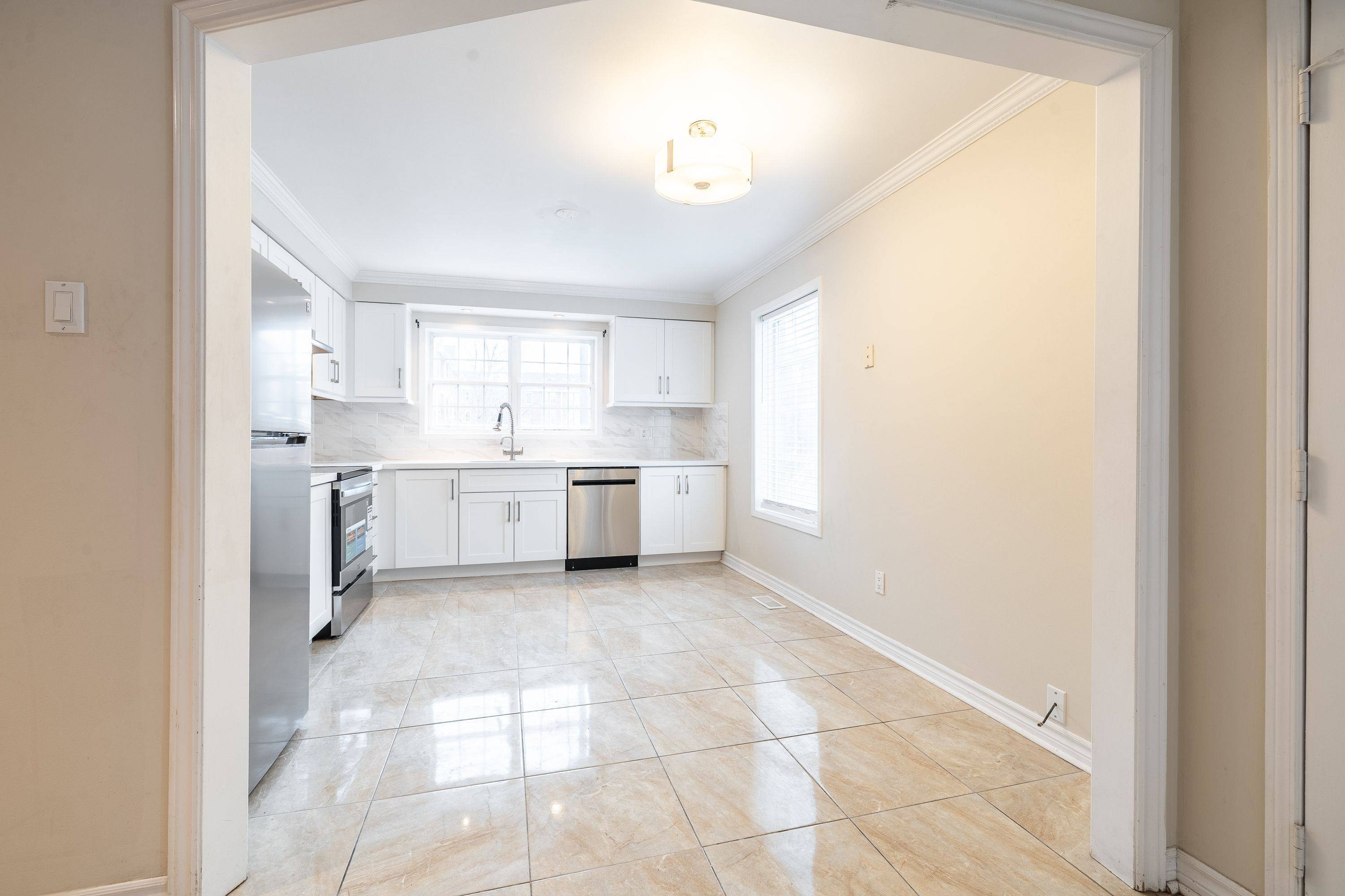 Mississauga, ON L5N 7T4,6860 Meadowvale Town Centre CIR #8