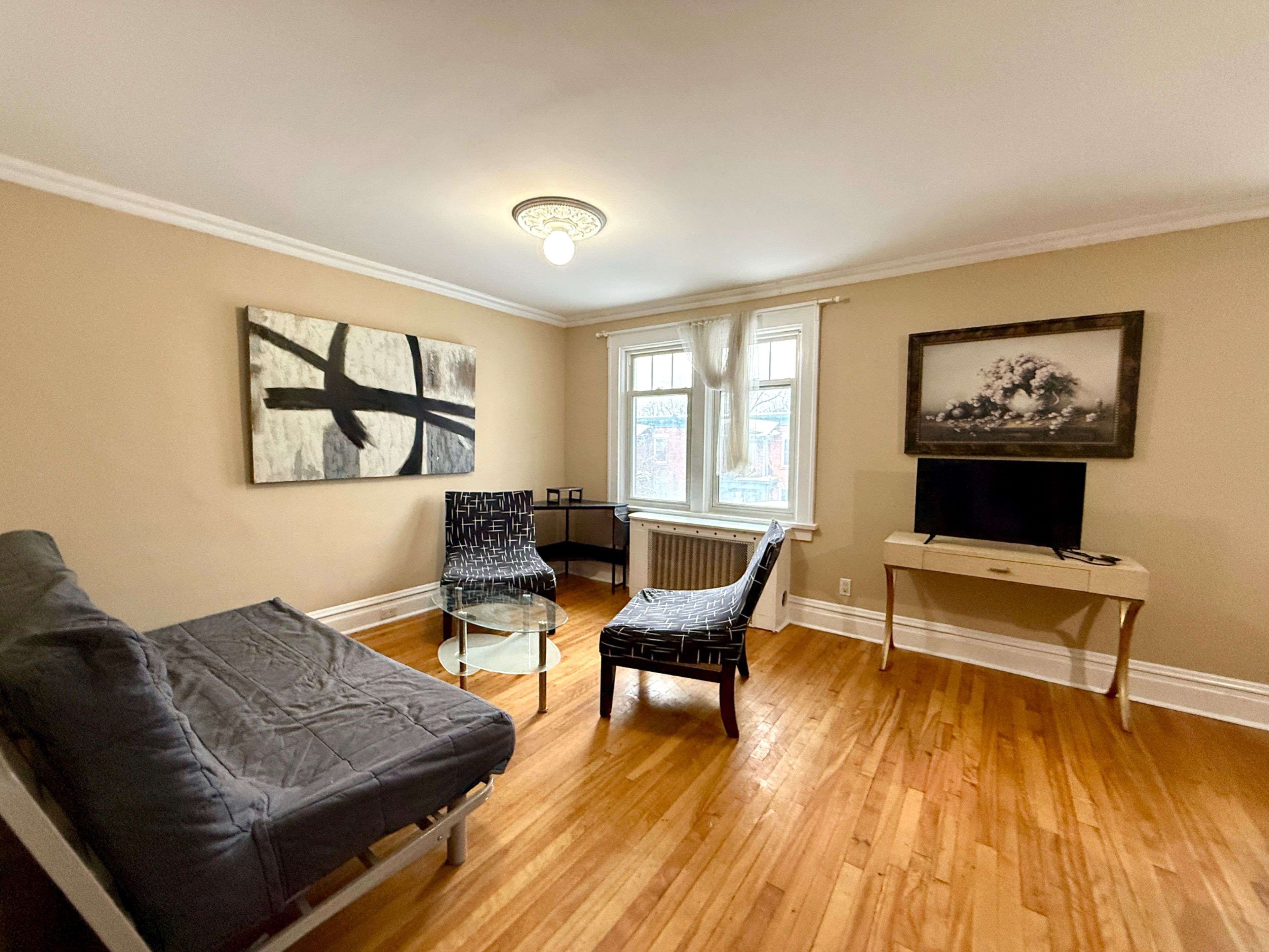 Lower Town - Sandy Hill, ON K1N 5V1,296 York ST #2