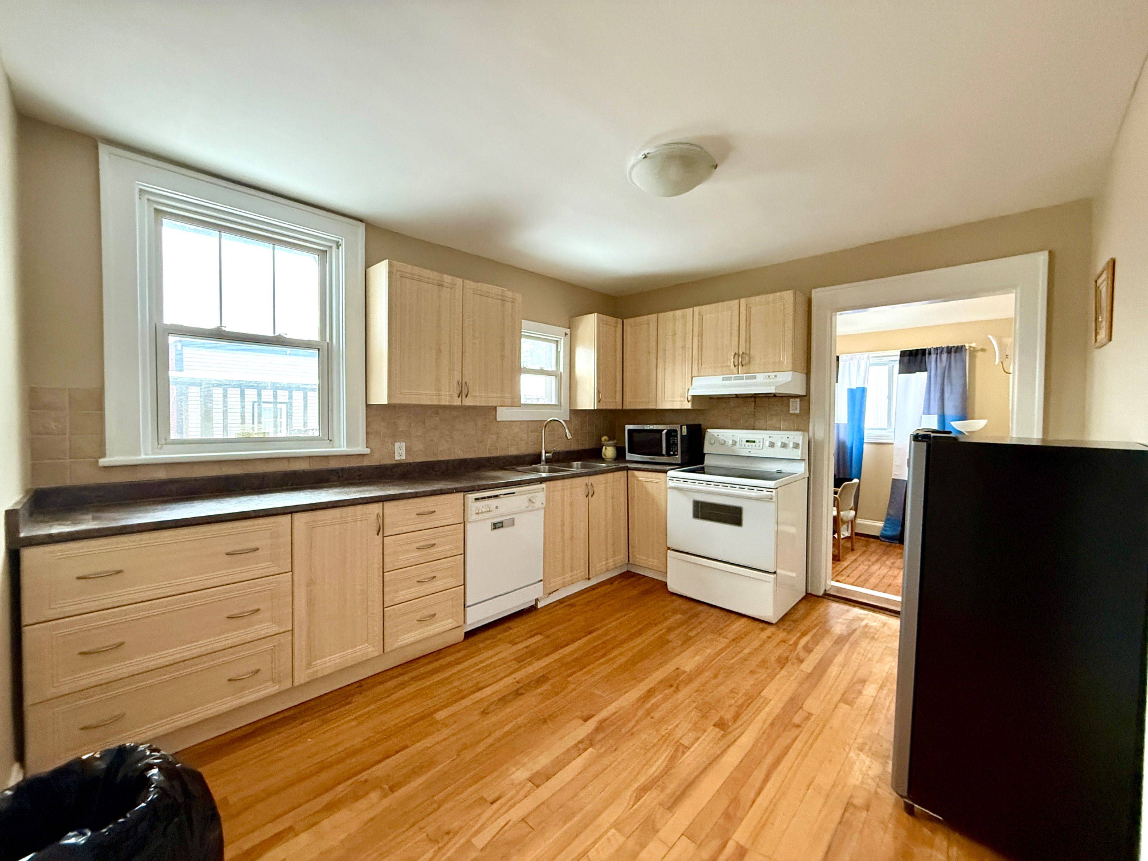 Lower Town - Sandy Hill, ON K1N 5V1,296 York ST #2