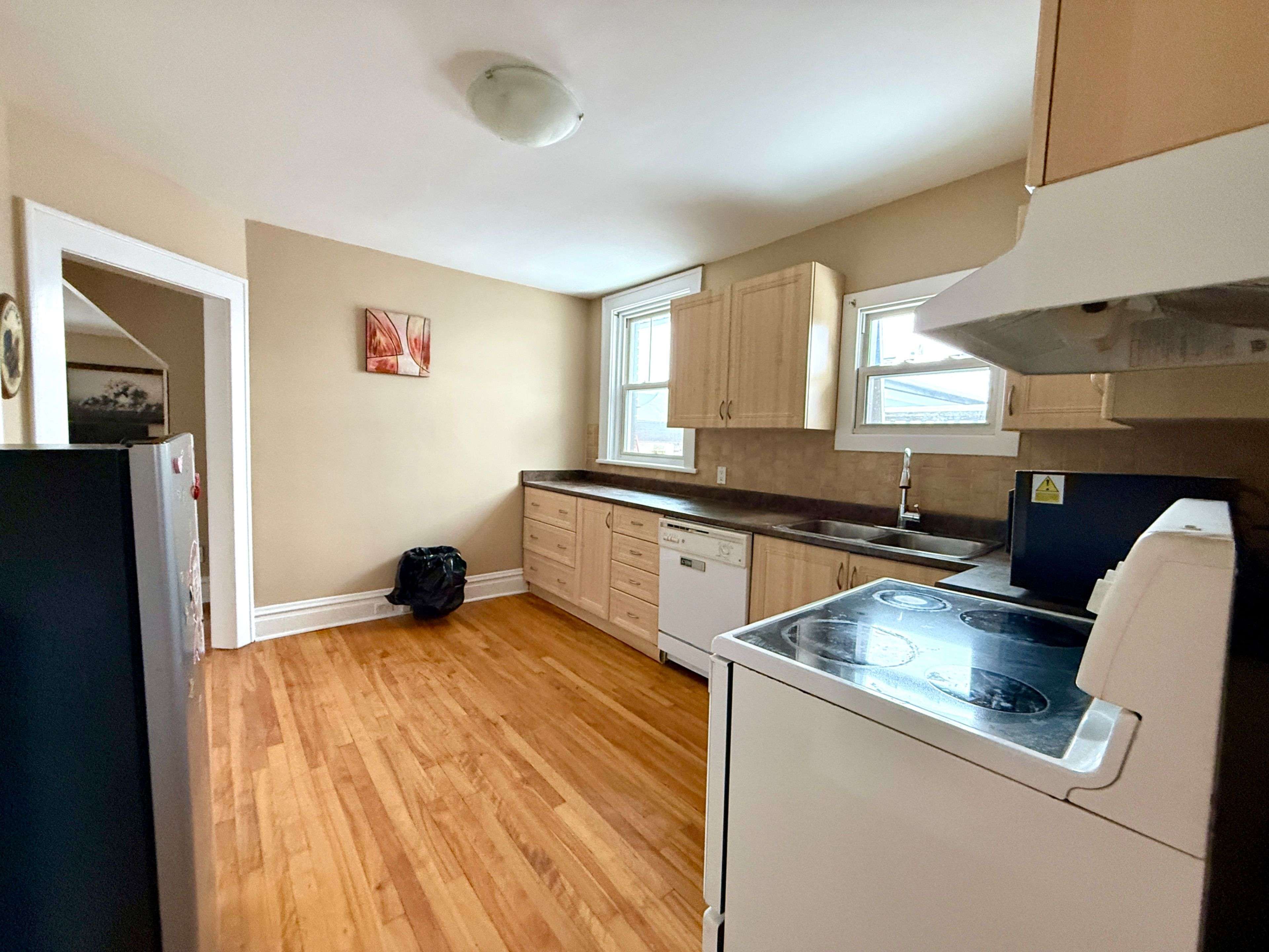 Lower Town - Sandy Hill, ON K1N 5V1,296 York ST #2