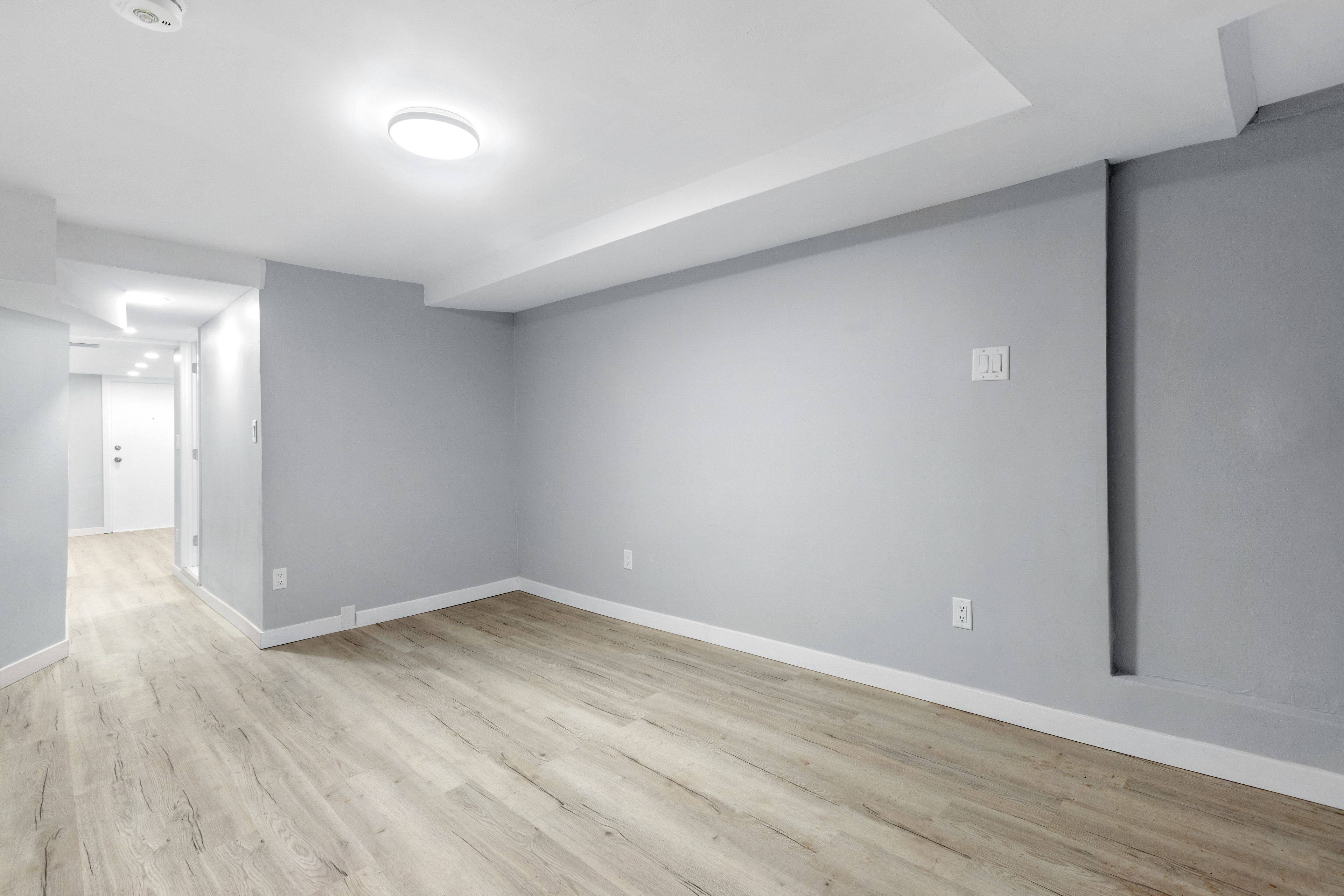 West Centre Town, ON K1R 6R6,883 Somerset ST W