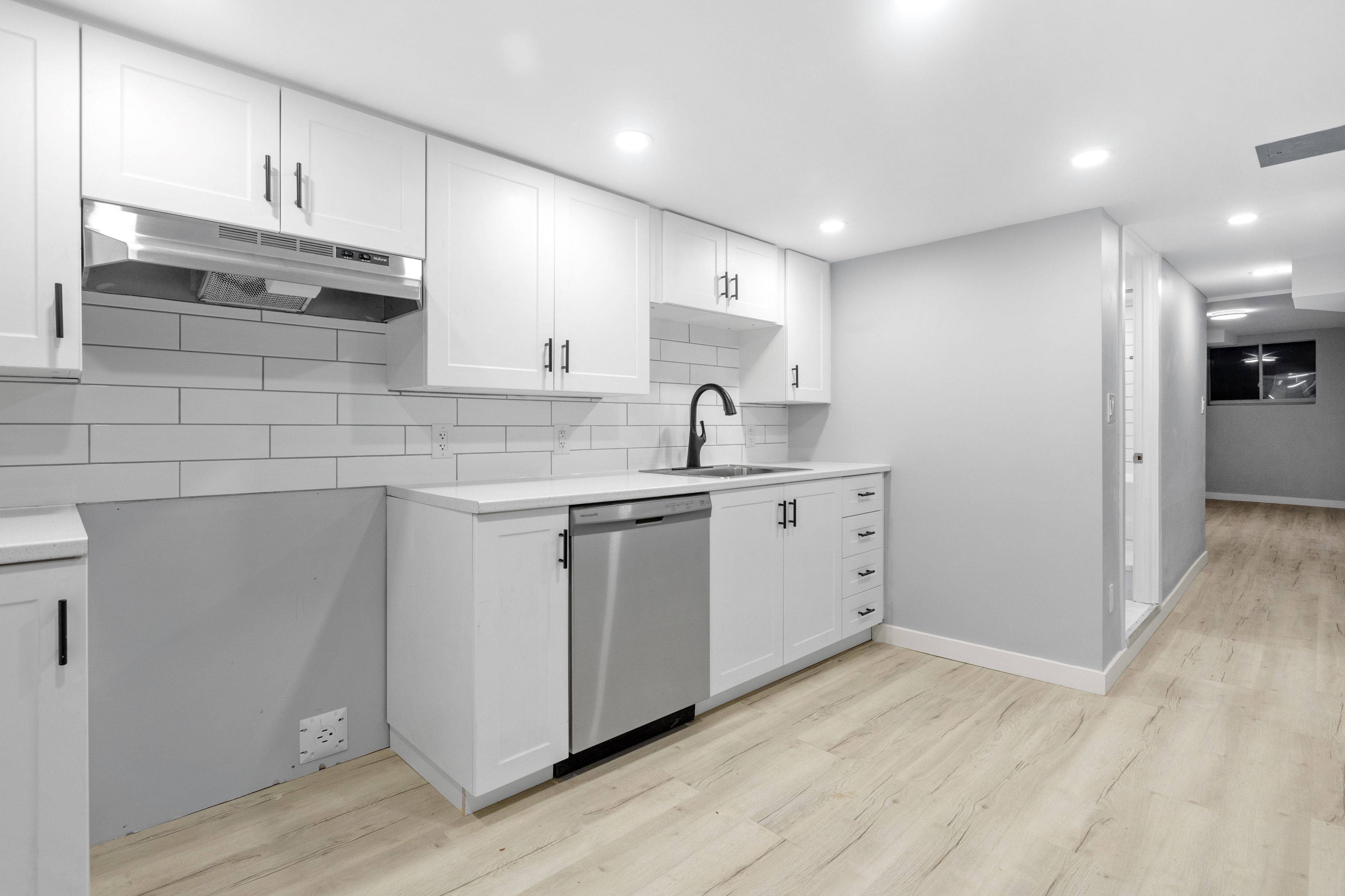 West Centre Town, ON K1R 6R6,883 Somerset ST W