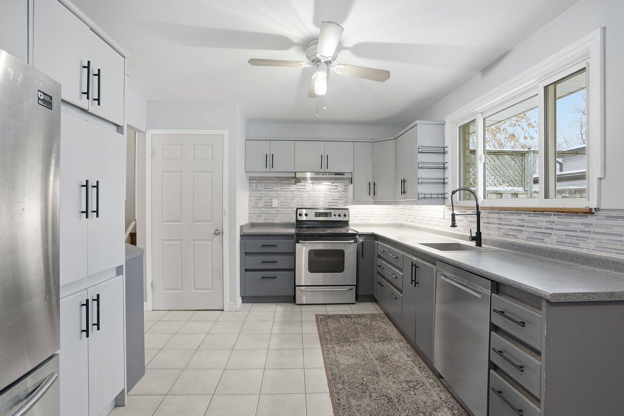 Hamilton, ON L8J 1A5,83 Rand ST