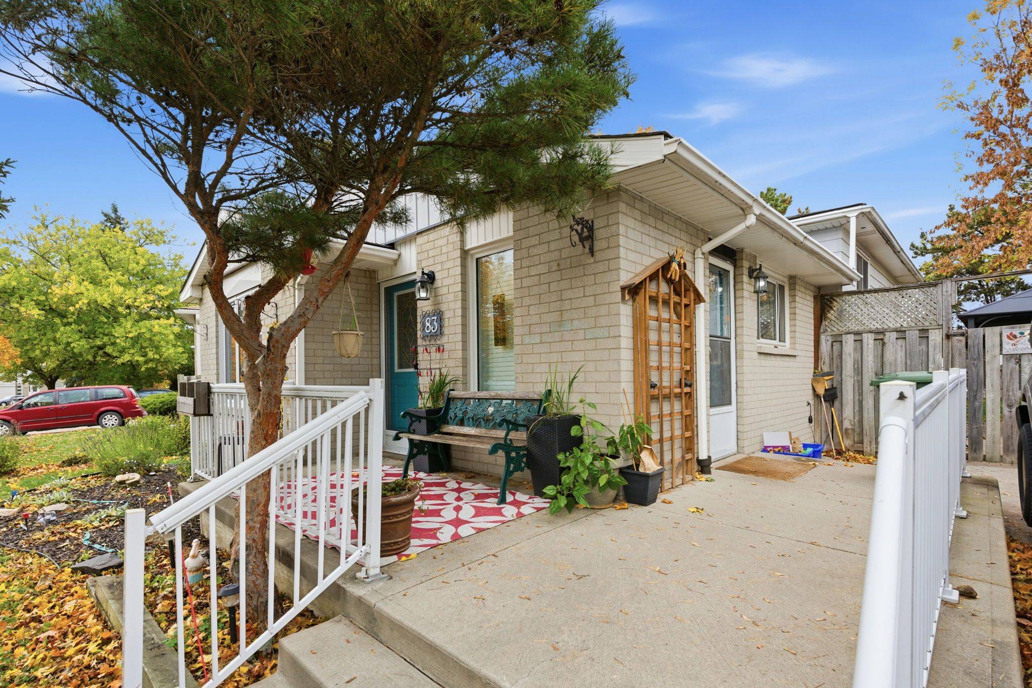 Hamilton, ON L8J 1A5,83 Rand ST