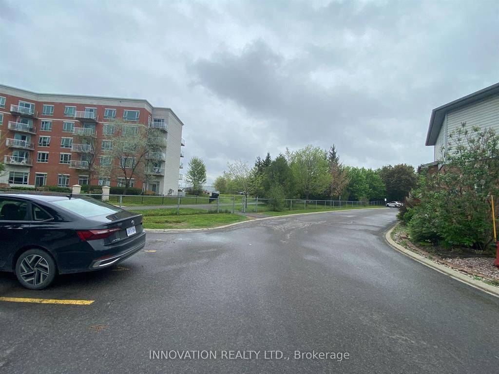 Alta Vista And Area, ON K1G 6M5,17 Santa Cruz AVE