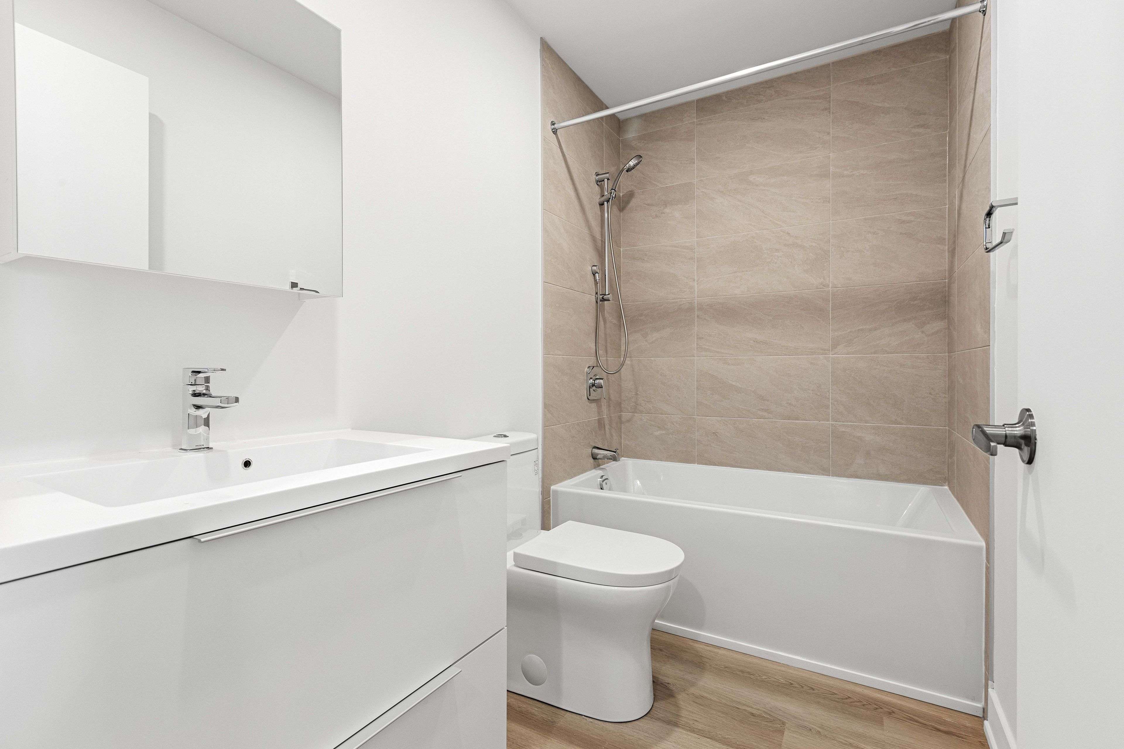 Carlington - Central Park, ON K1Z 0E4,1360 CARLING AVE #705