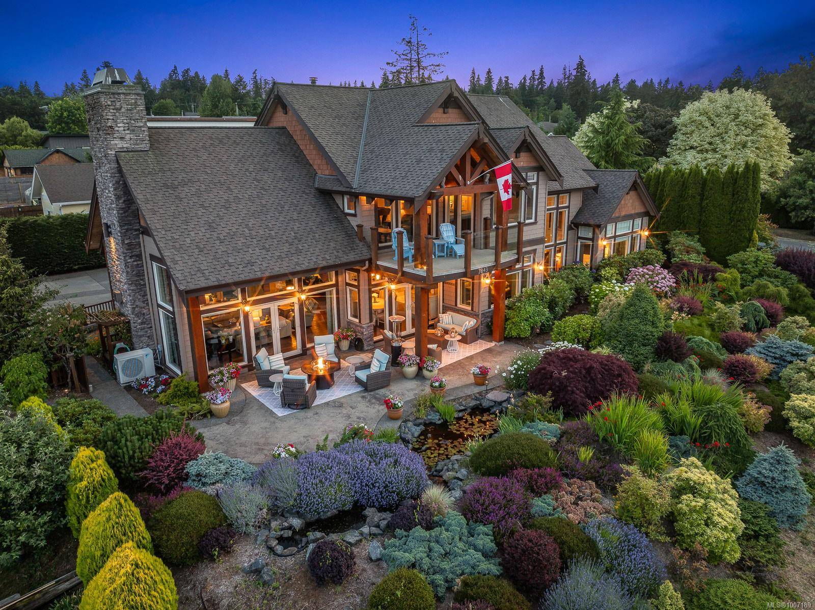 Royston, BC V0R 2V0,3943-3941 Marine Dr