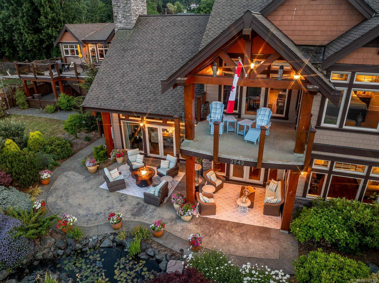 Royston, BC V0R 2V0,3943-3941 Marine Dr