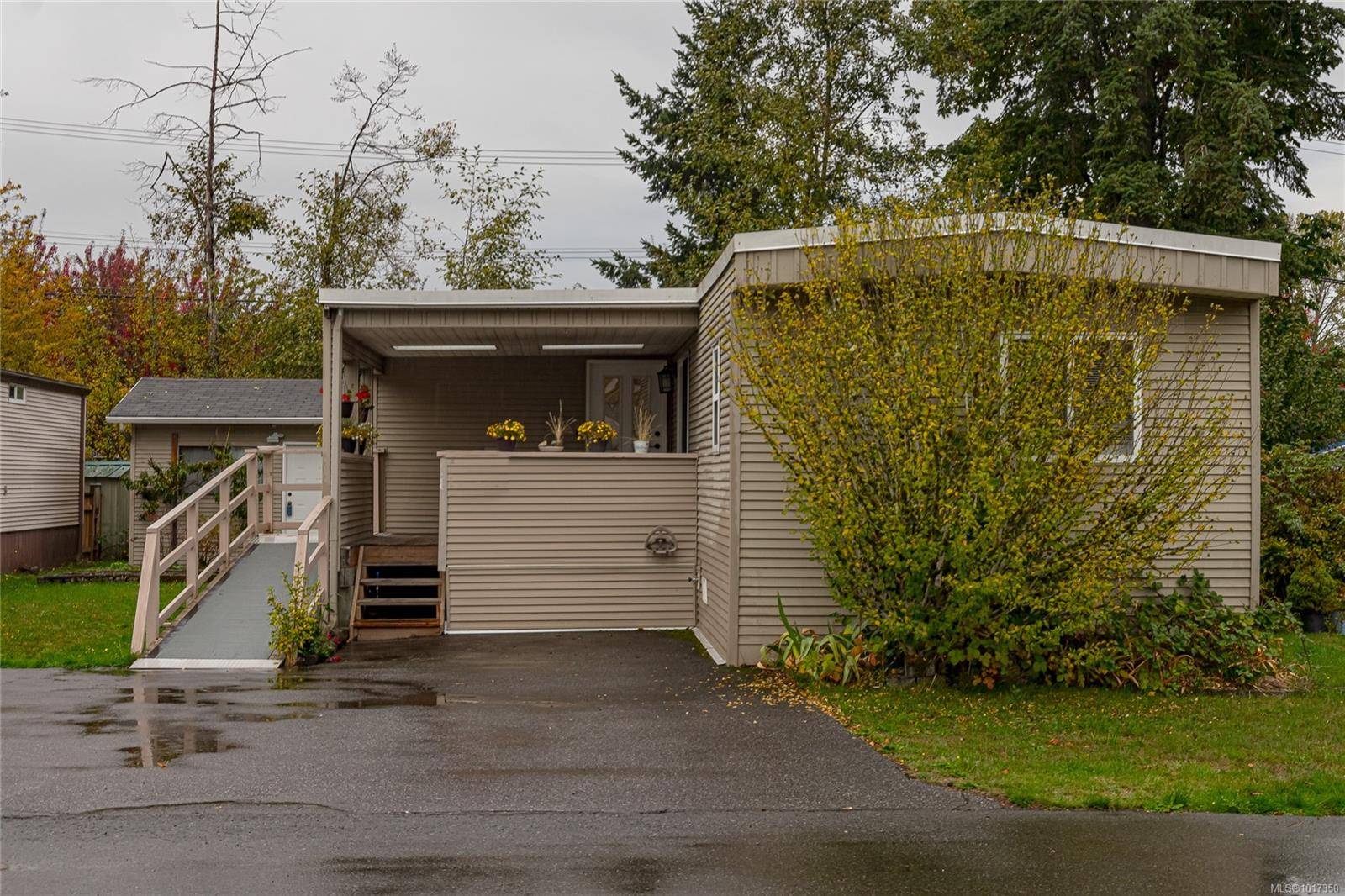 Nanaimo, BC V9R 6L2,61 12th St #28