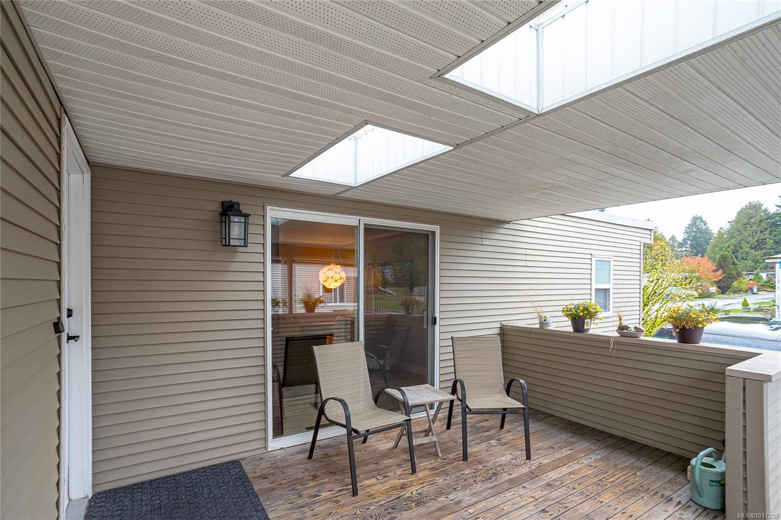 Nanaimo, BC V9R 6L2,61 12th St #28